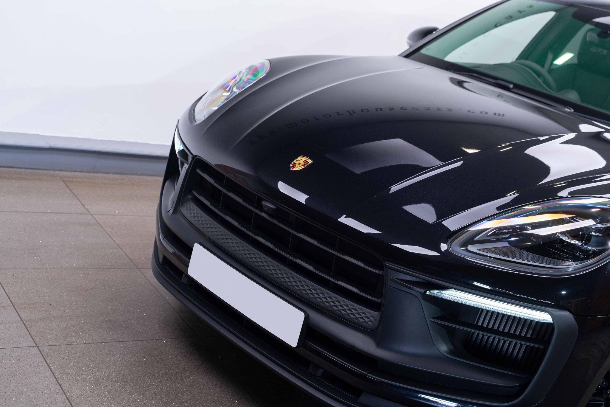 Porsche Macan - Image 50