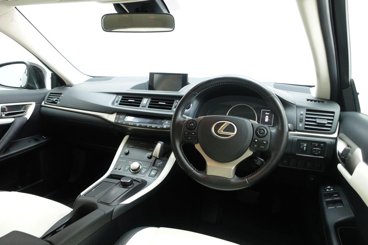 Lexus CT - Image 15