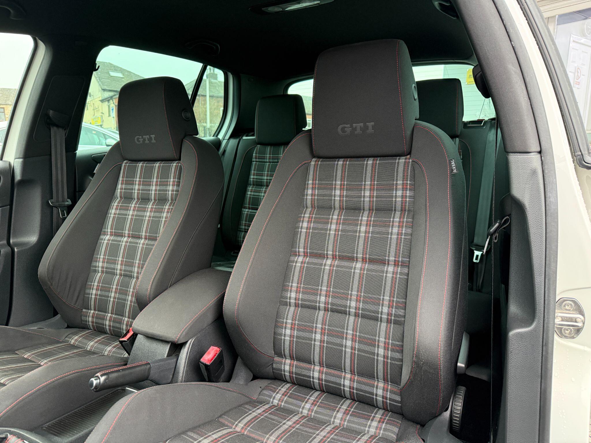 Volkswagen Golf - Image 36