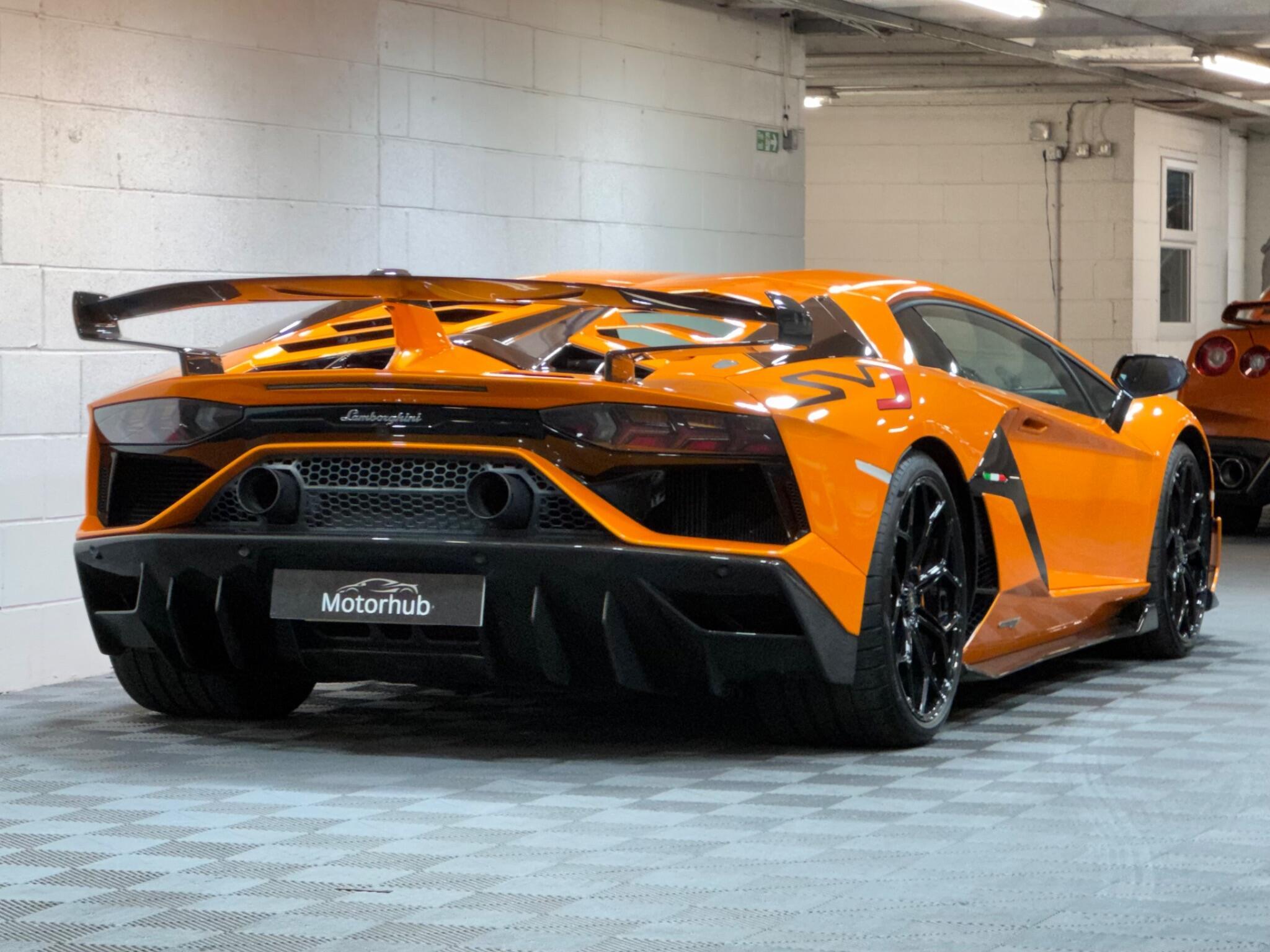 Lamborghini Aventador - Image 4