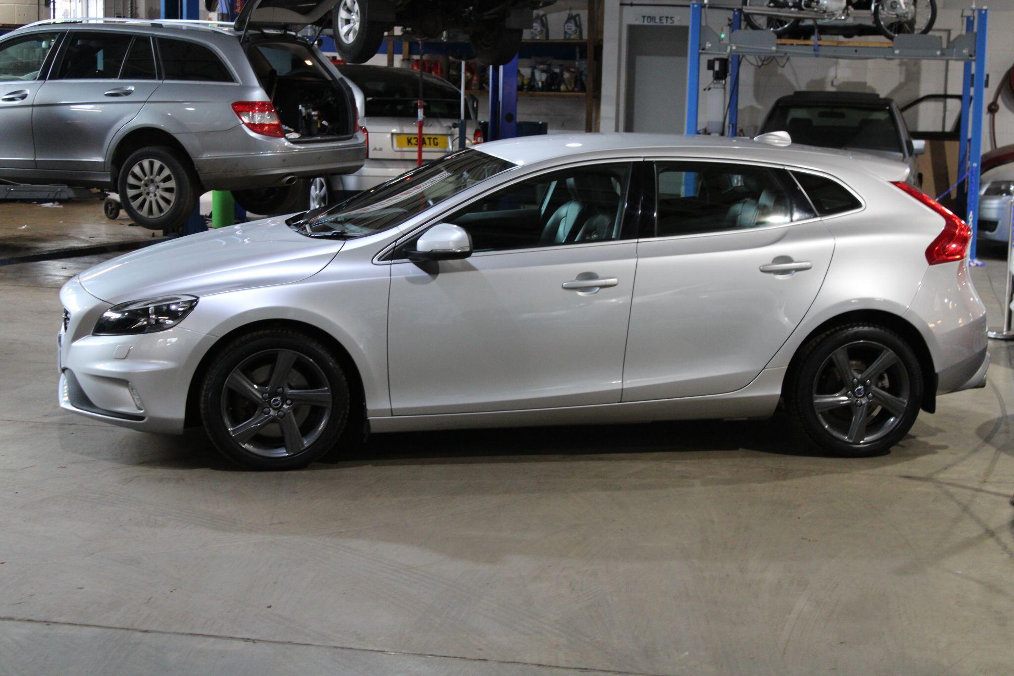Volvo V40 - Image 12