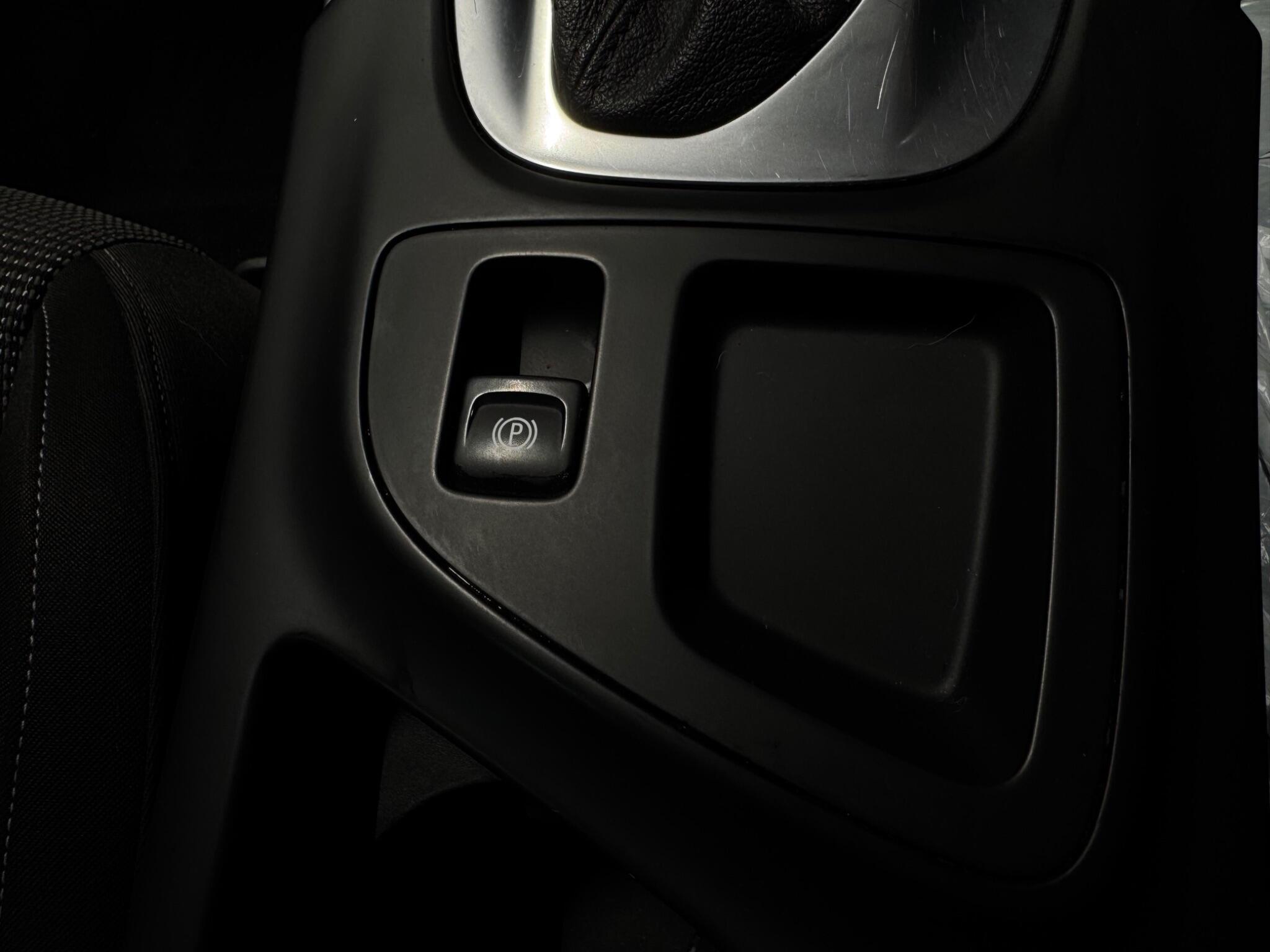Vauxhall Insignia - Image 20