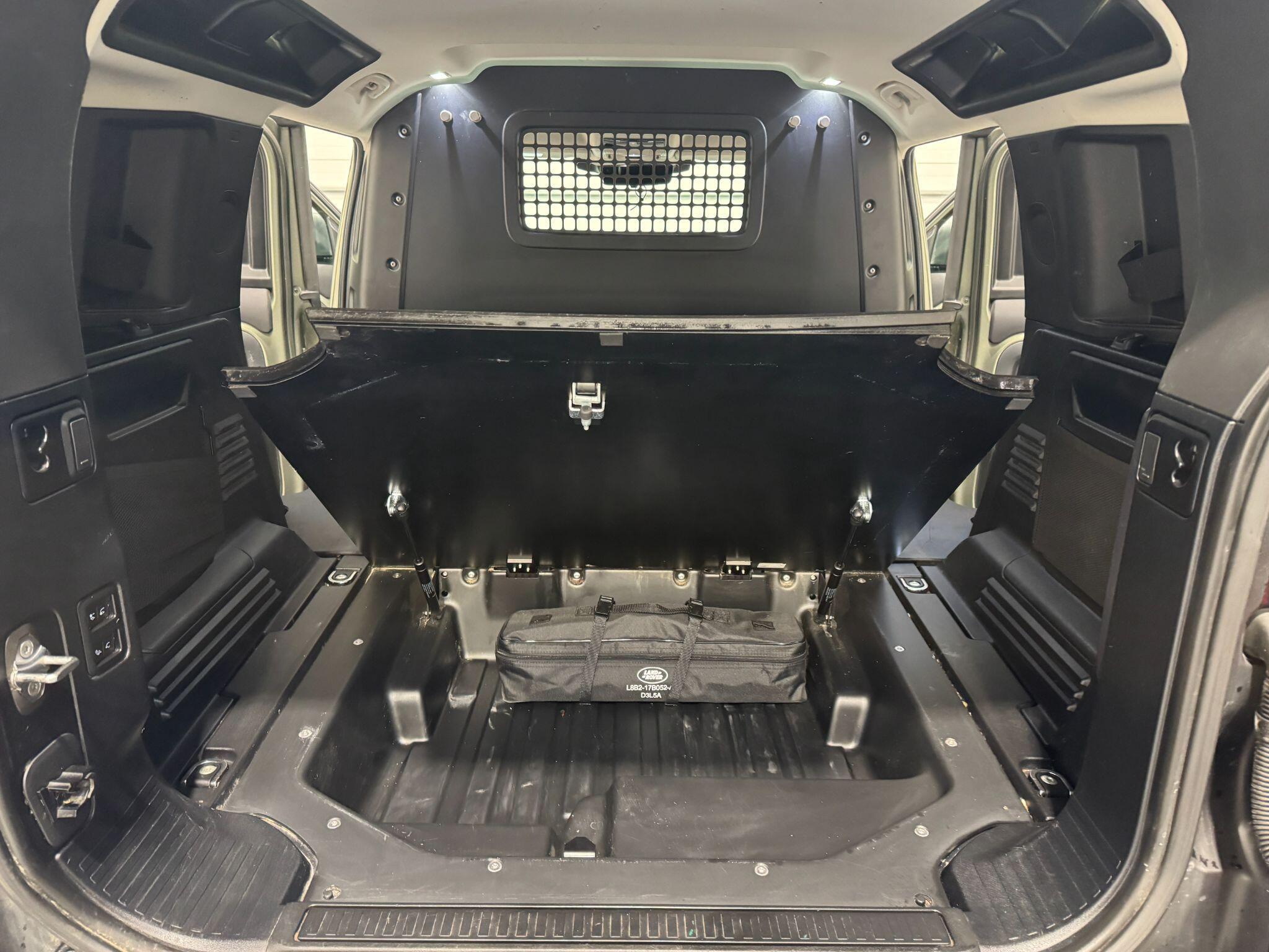 Land Rover Defender 110 - Image 59