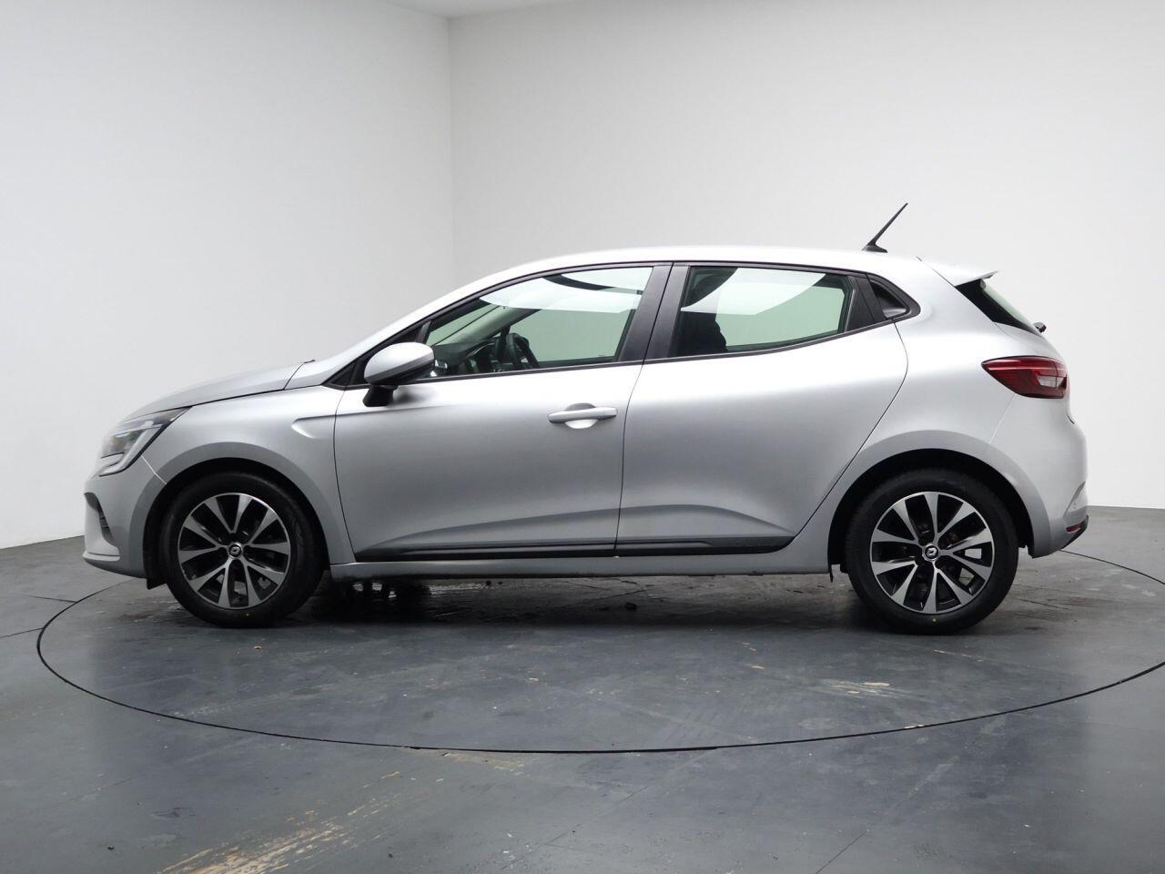 Renault Clio - Image 8