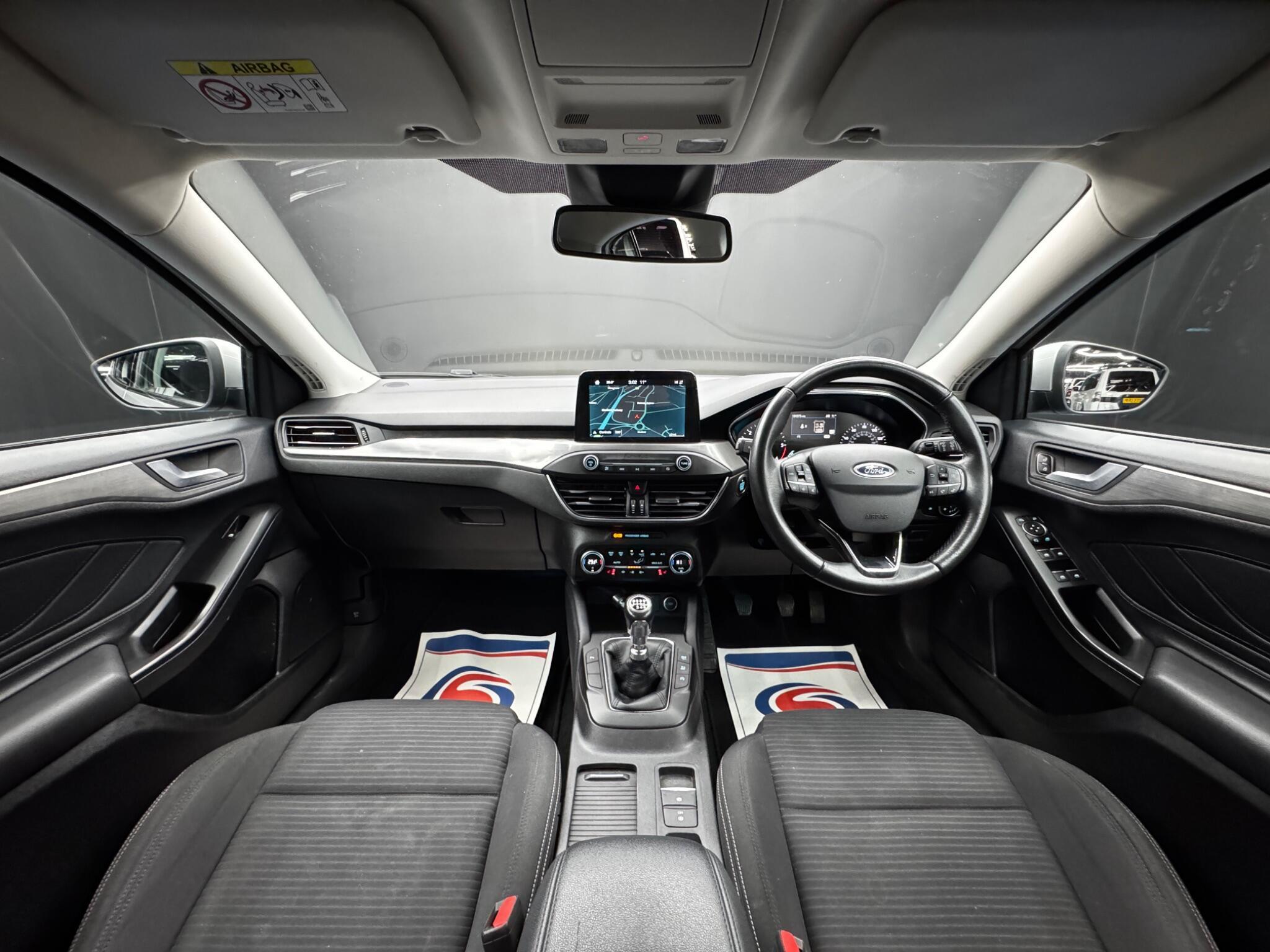 Ford Focus - Image 18