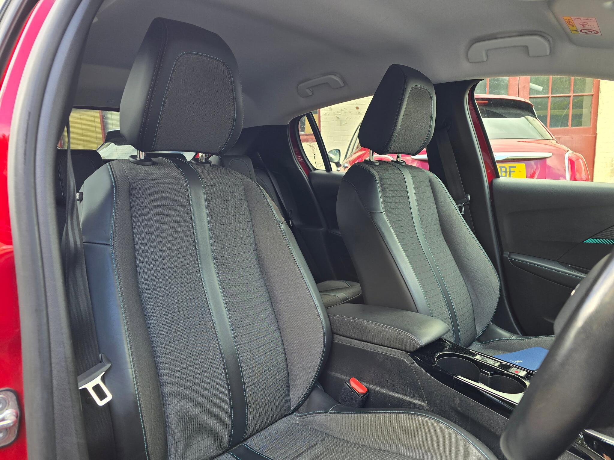 Peugeot 208 - Image 3