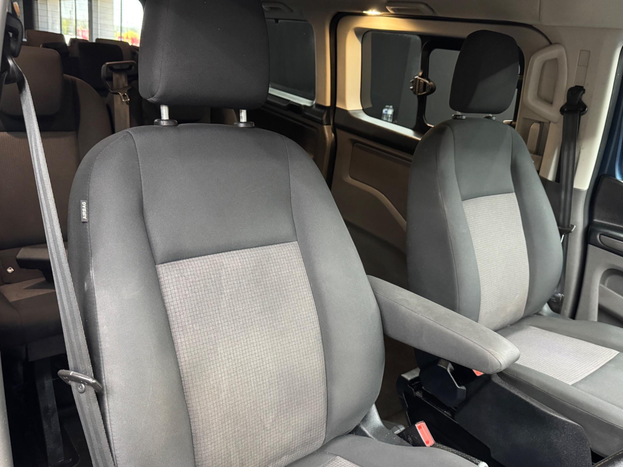 Ford TOURNEO CUSTOM - Image 12