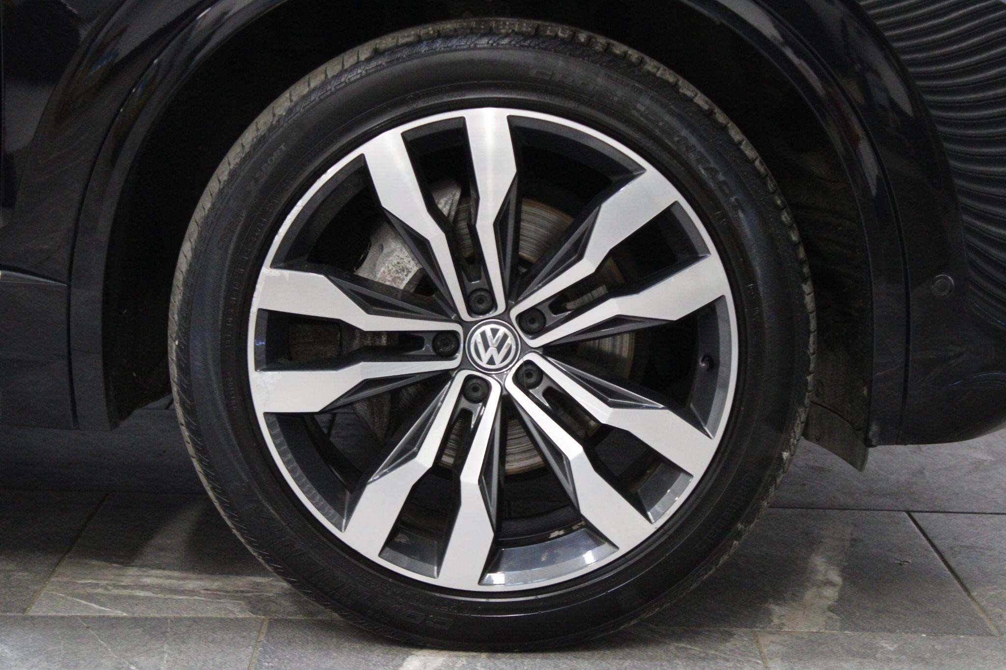 Volkswagen Touareg - Image 9