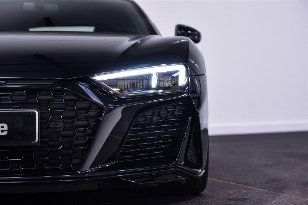 Audi R8 - Image 8