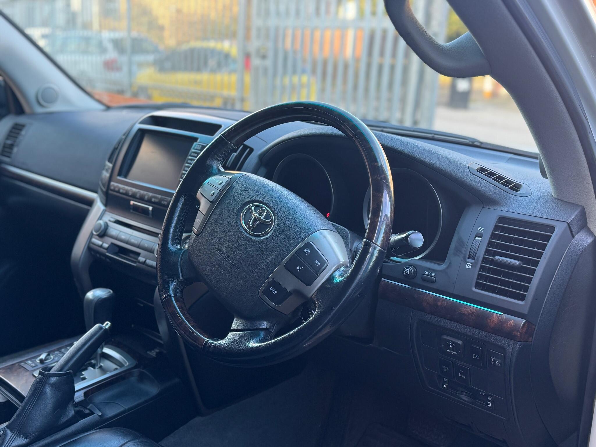 Toyota Land Cruiser - Image 30