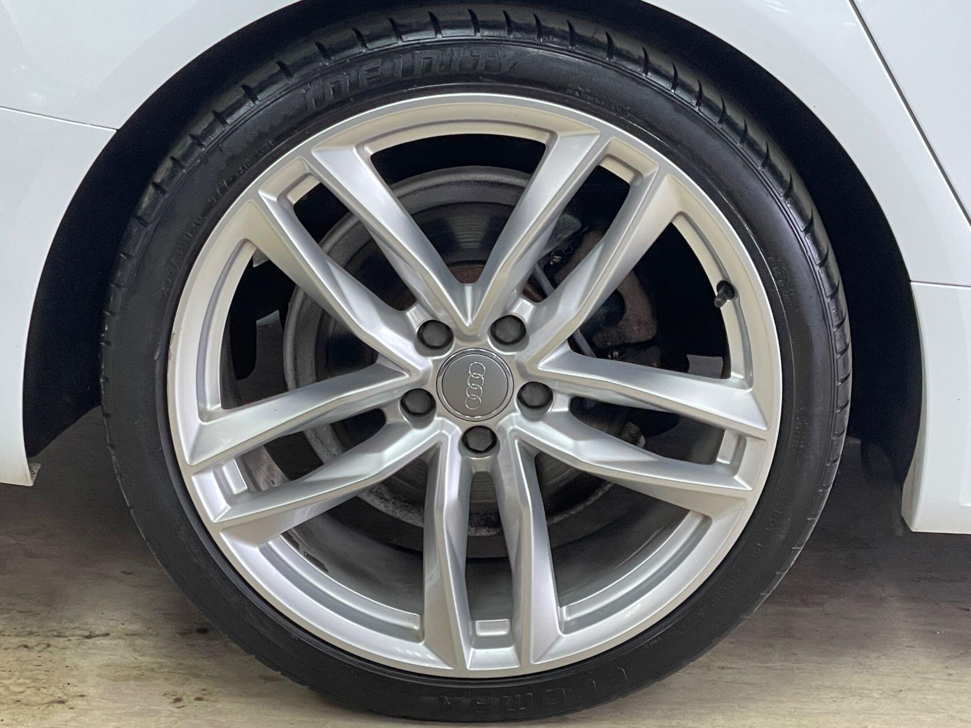 Audi A6 Avant - Image 17