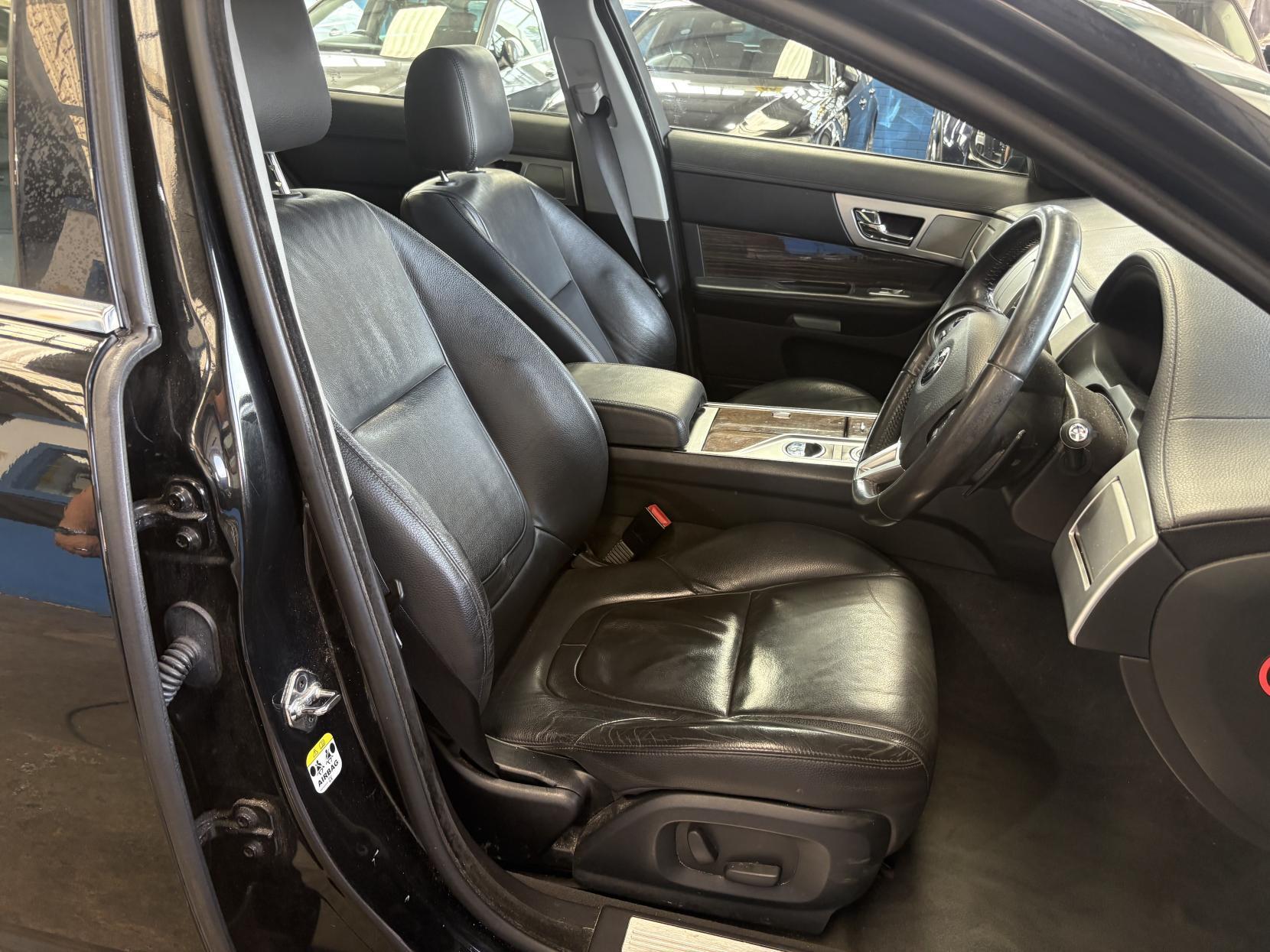 Jaguar XF - Image 11