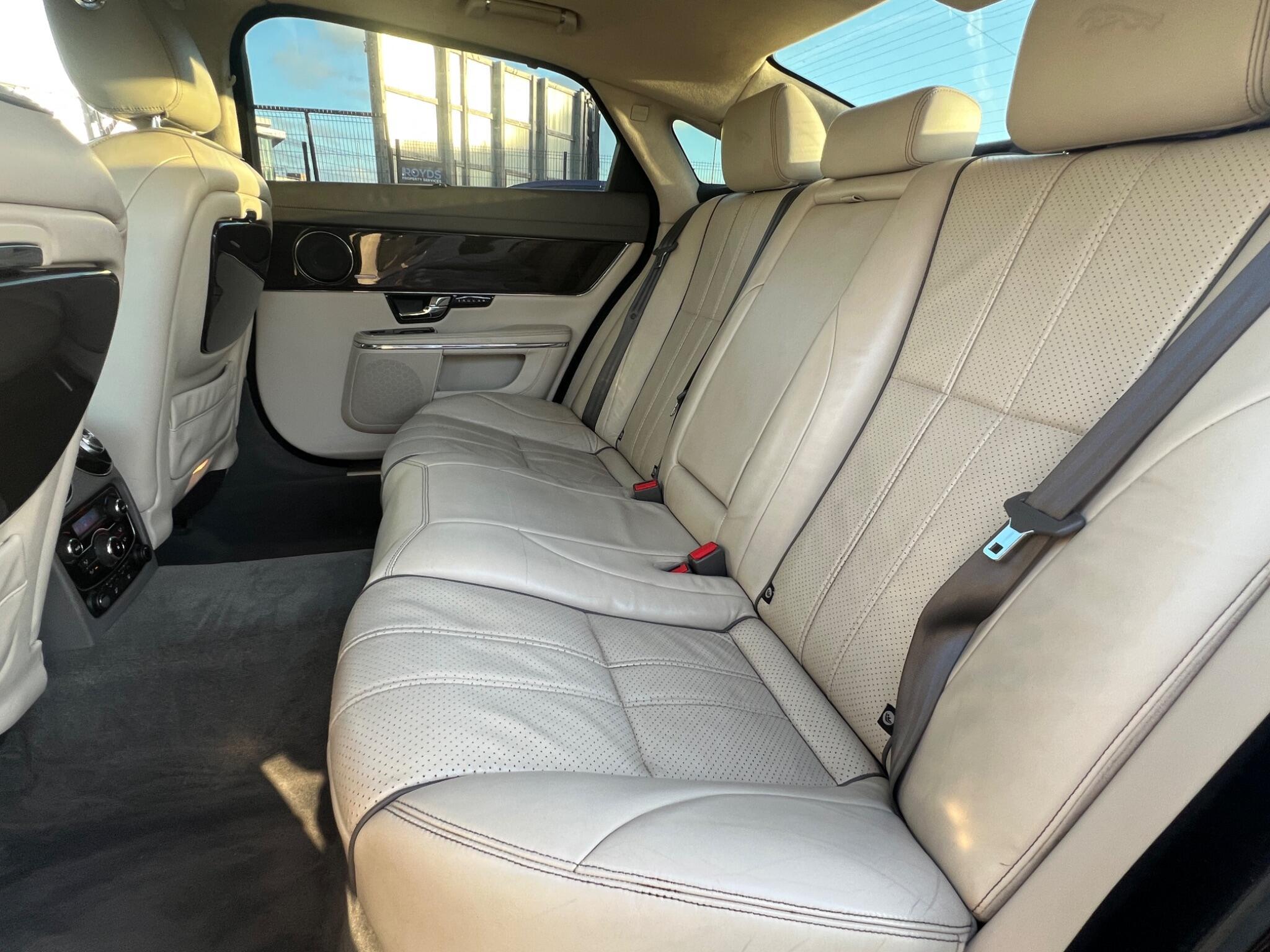 Jaguar XJ - Image 20
