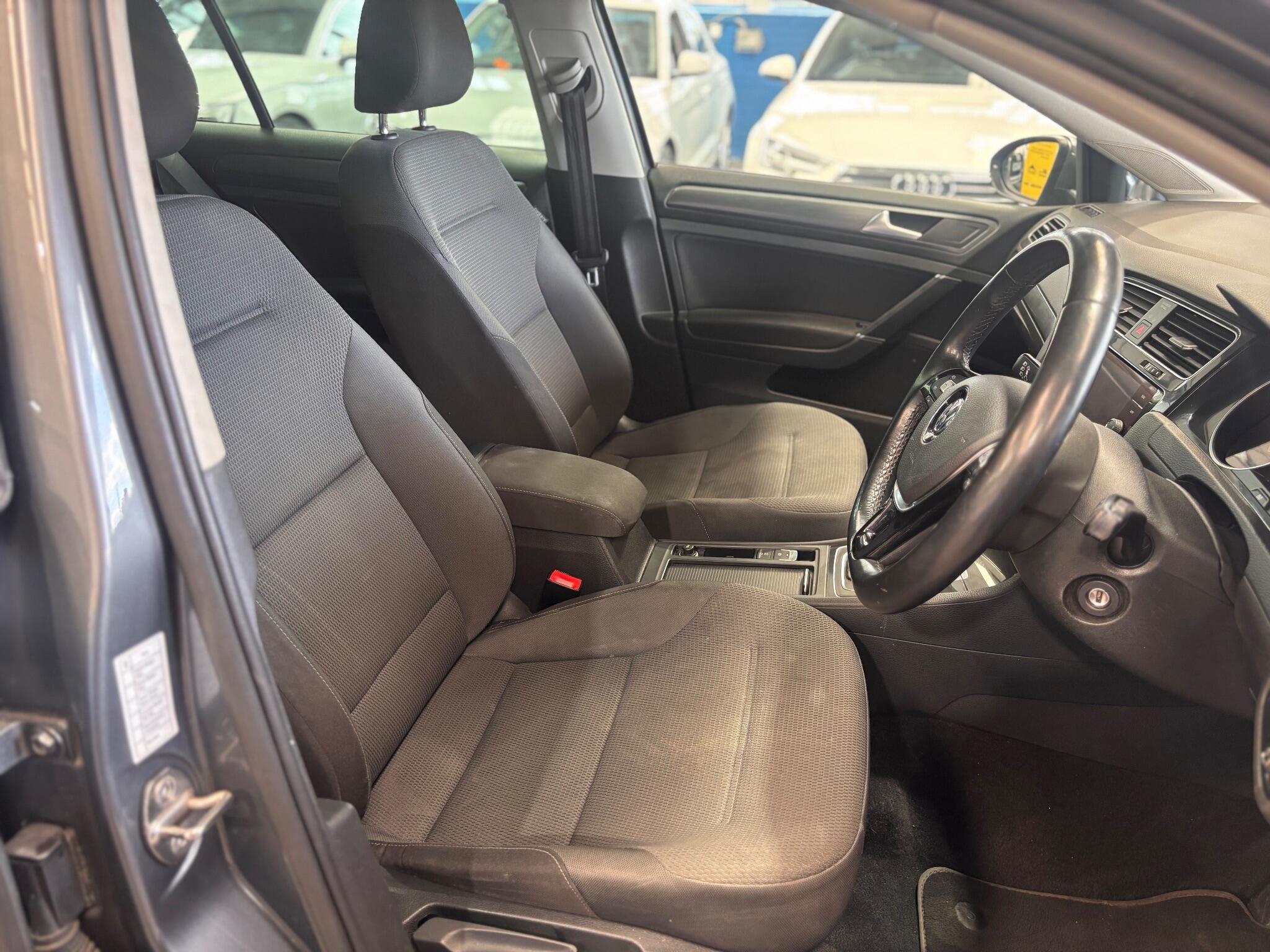 Volkswagen Golf - Image 21