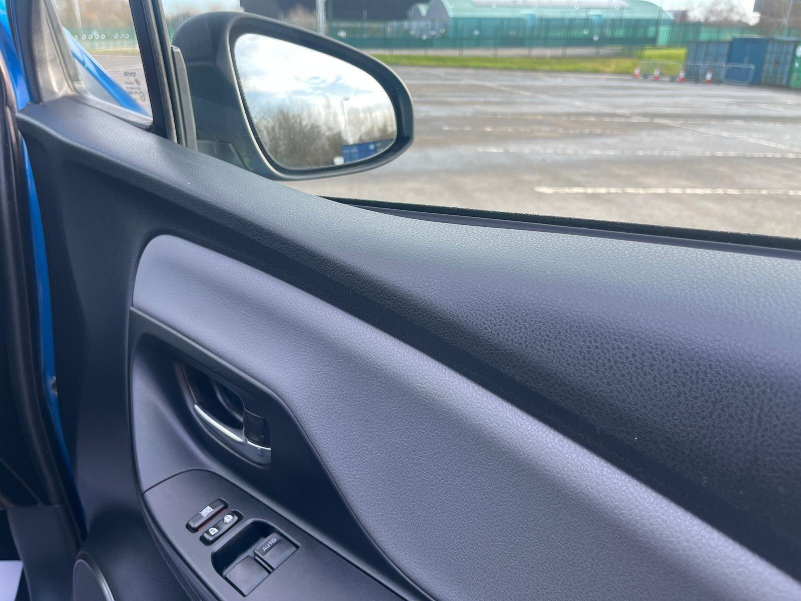 Toyota Yaris - Image 33