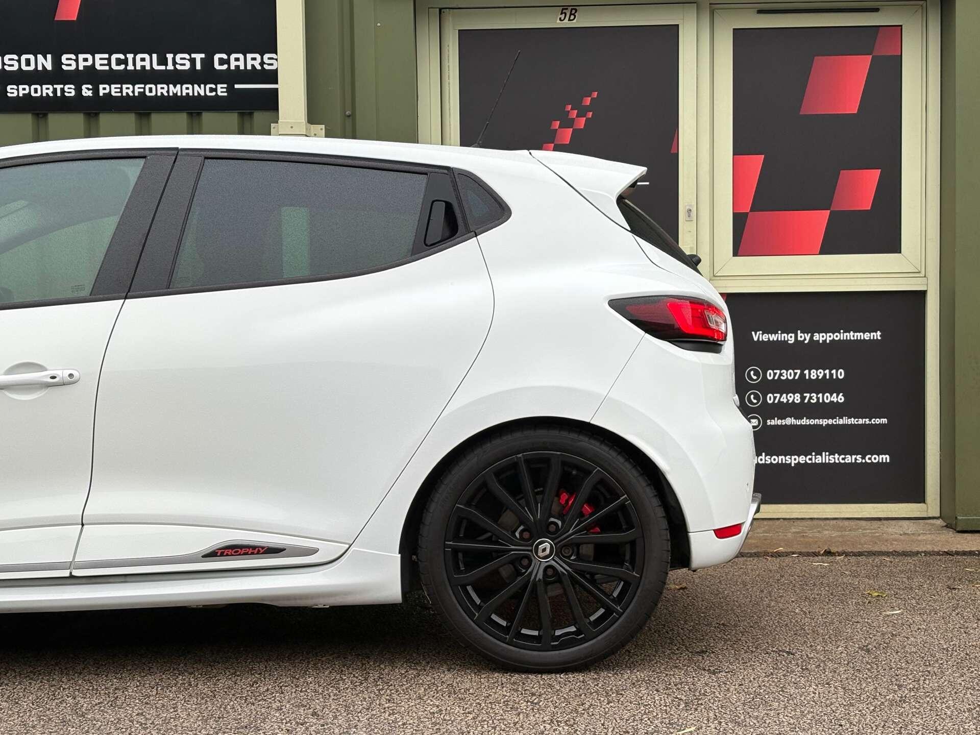 Renault Clio - Image 12
