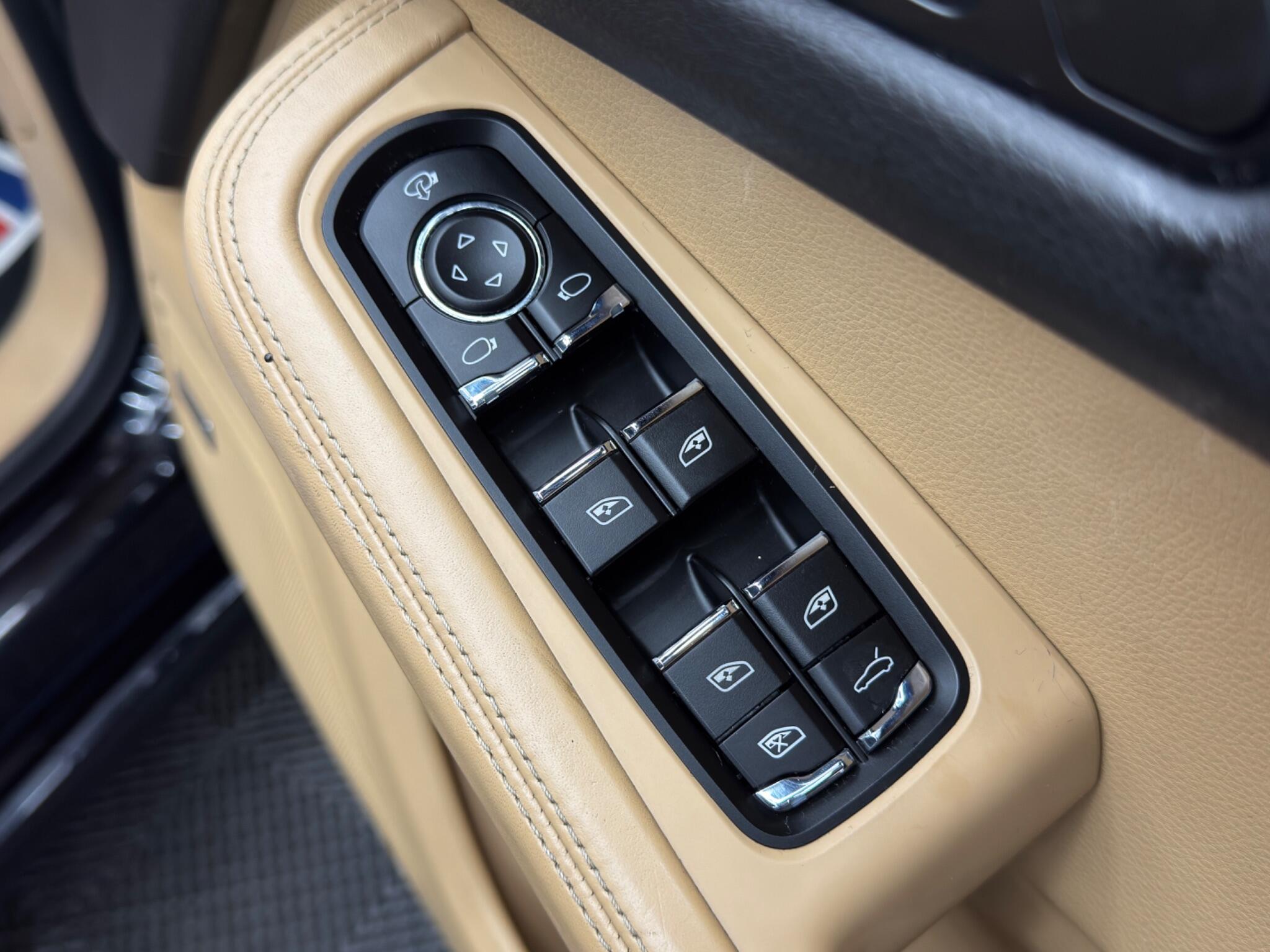 Porsche Macan - Image 42