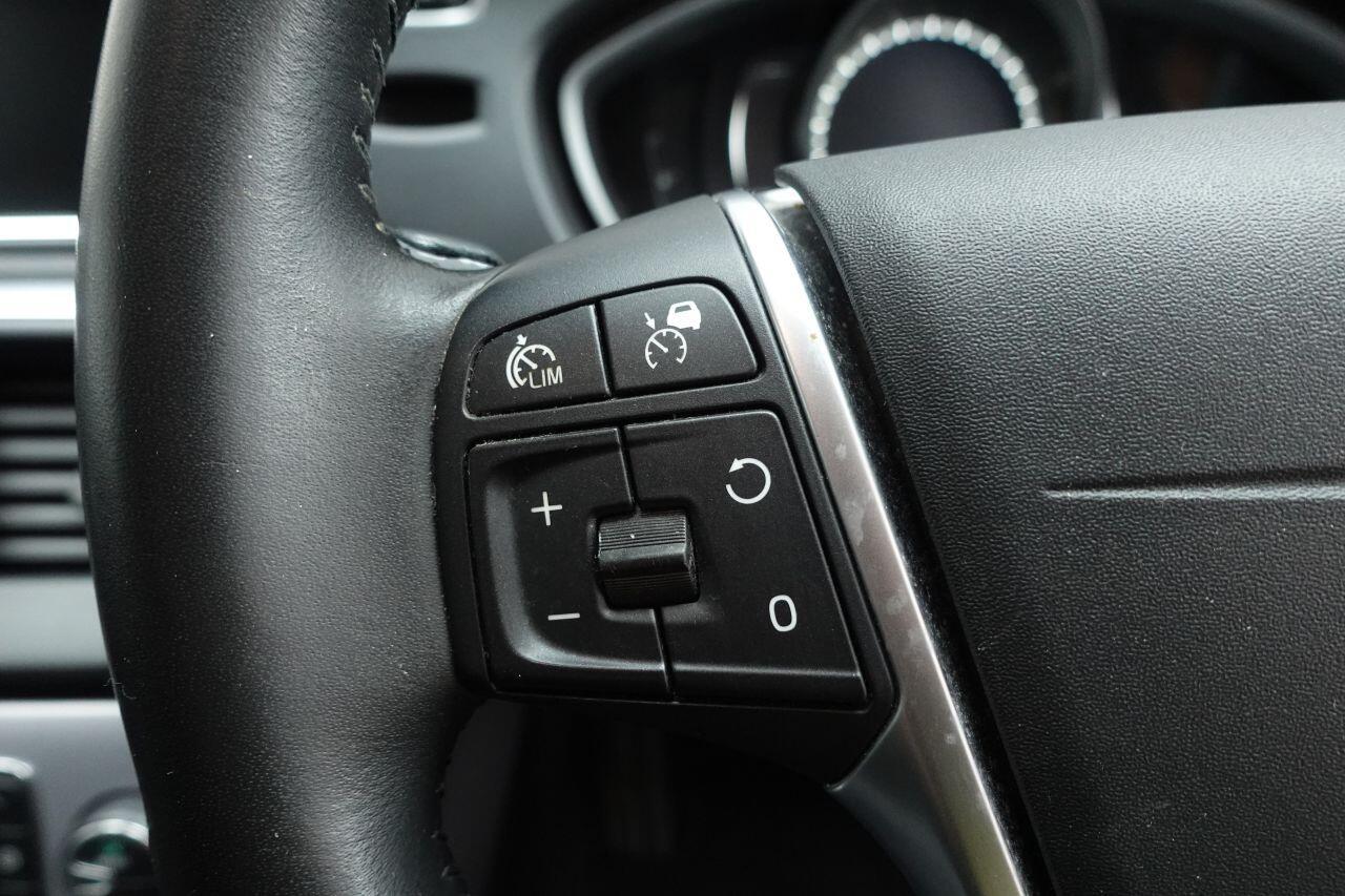 Volvo V40 CROSS COUNTRY - Image 13