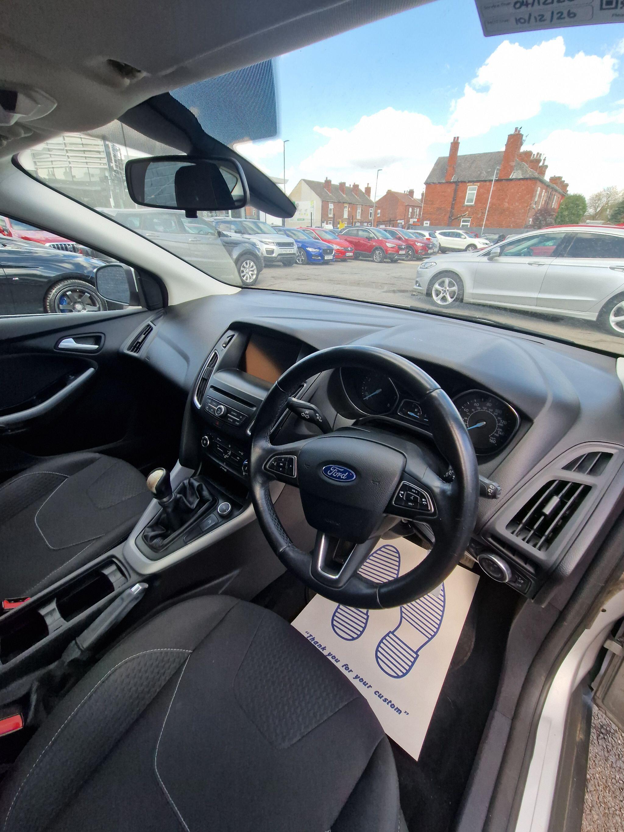 Ford Focus - Image 23