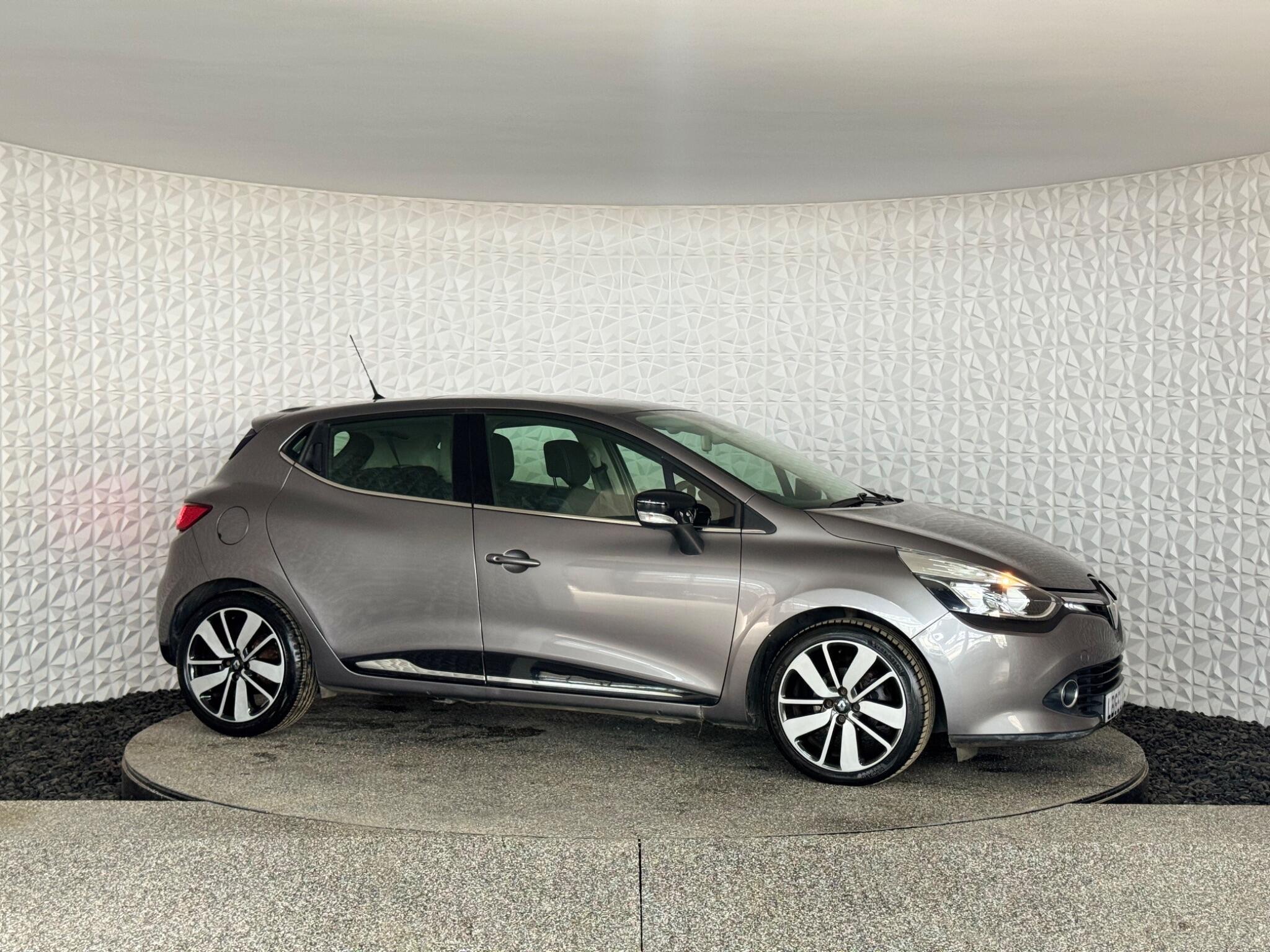 Renault Clio - Image 9