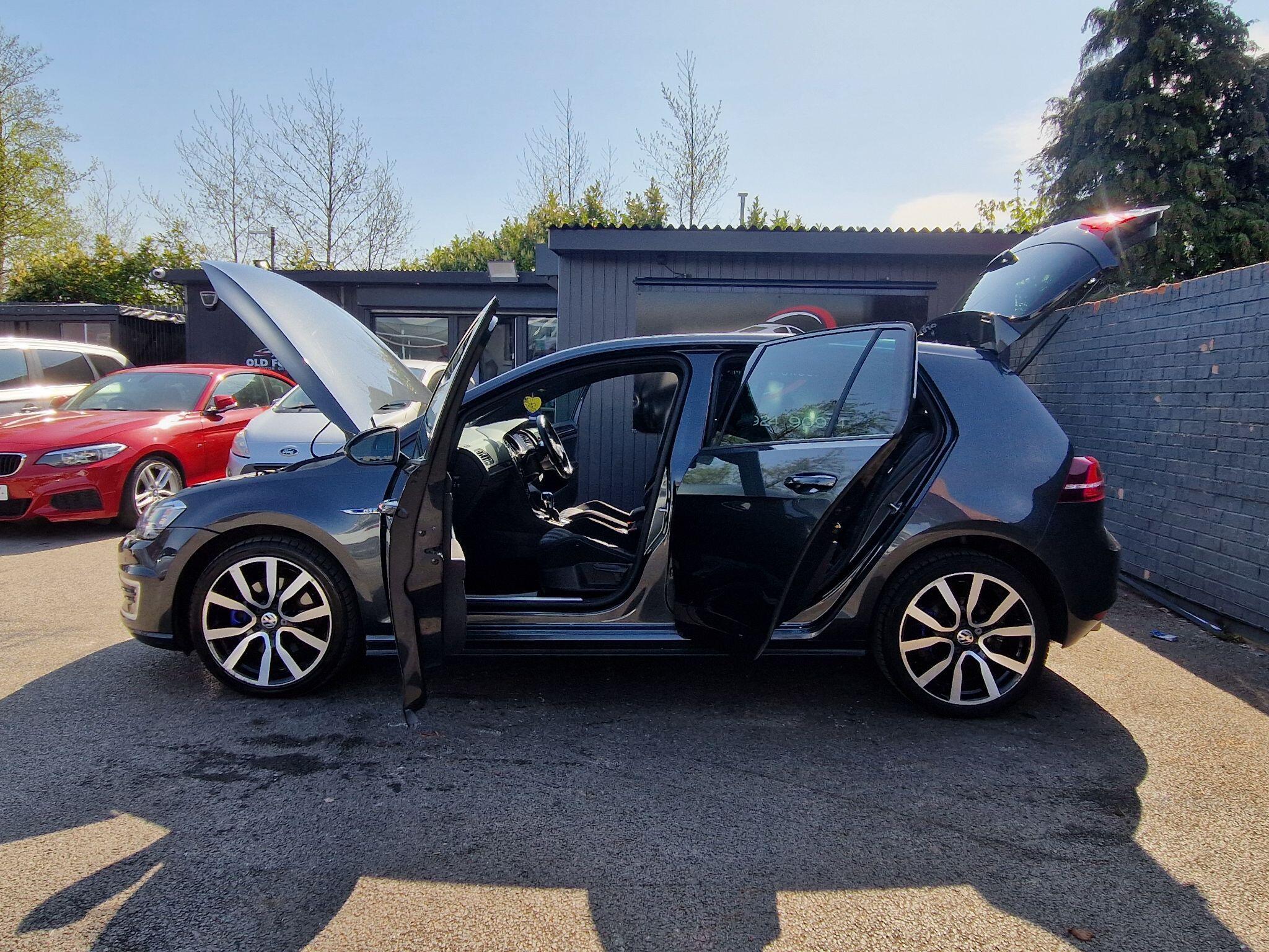 Volkswagen Golf - Image 15