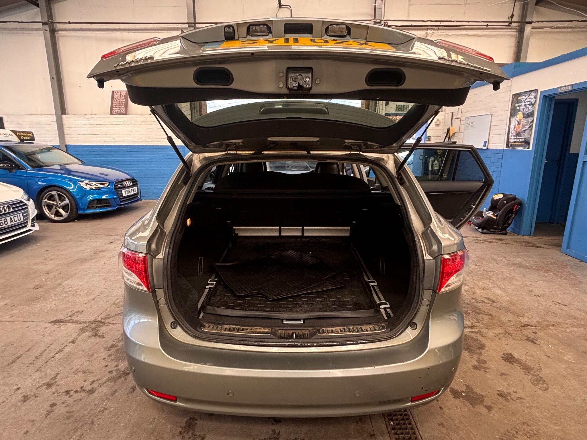 Toyota Avensis - Image 22