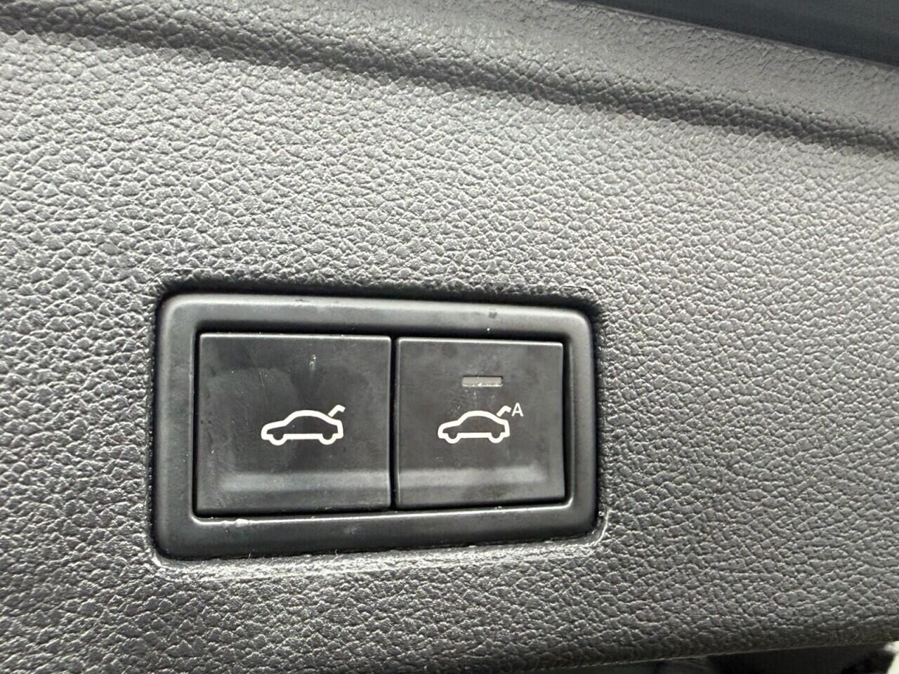 Volkswagen Touareg - Image 37