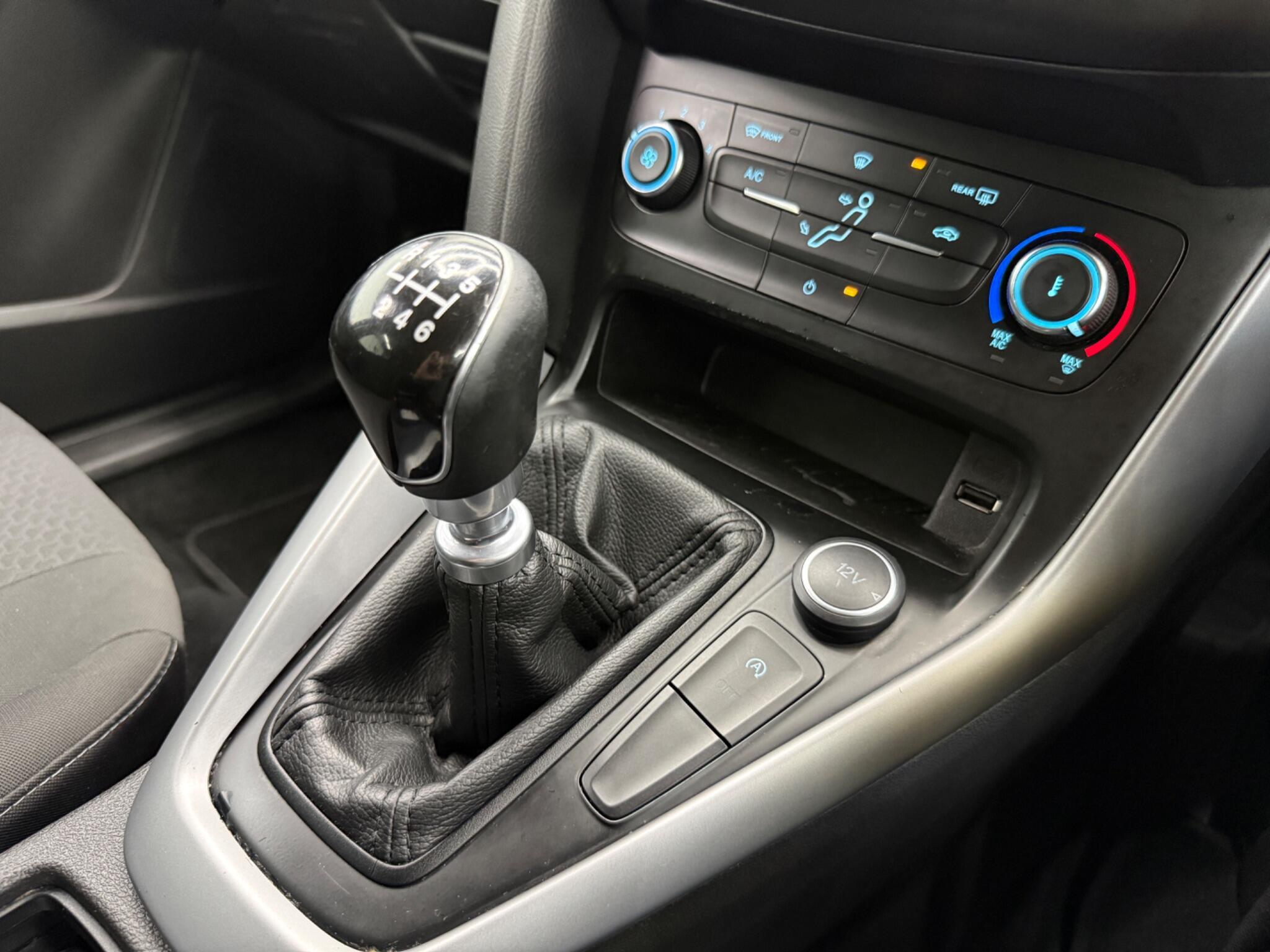 Ford Focus - Image 41