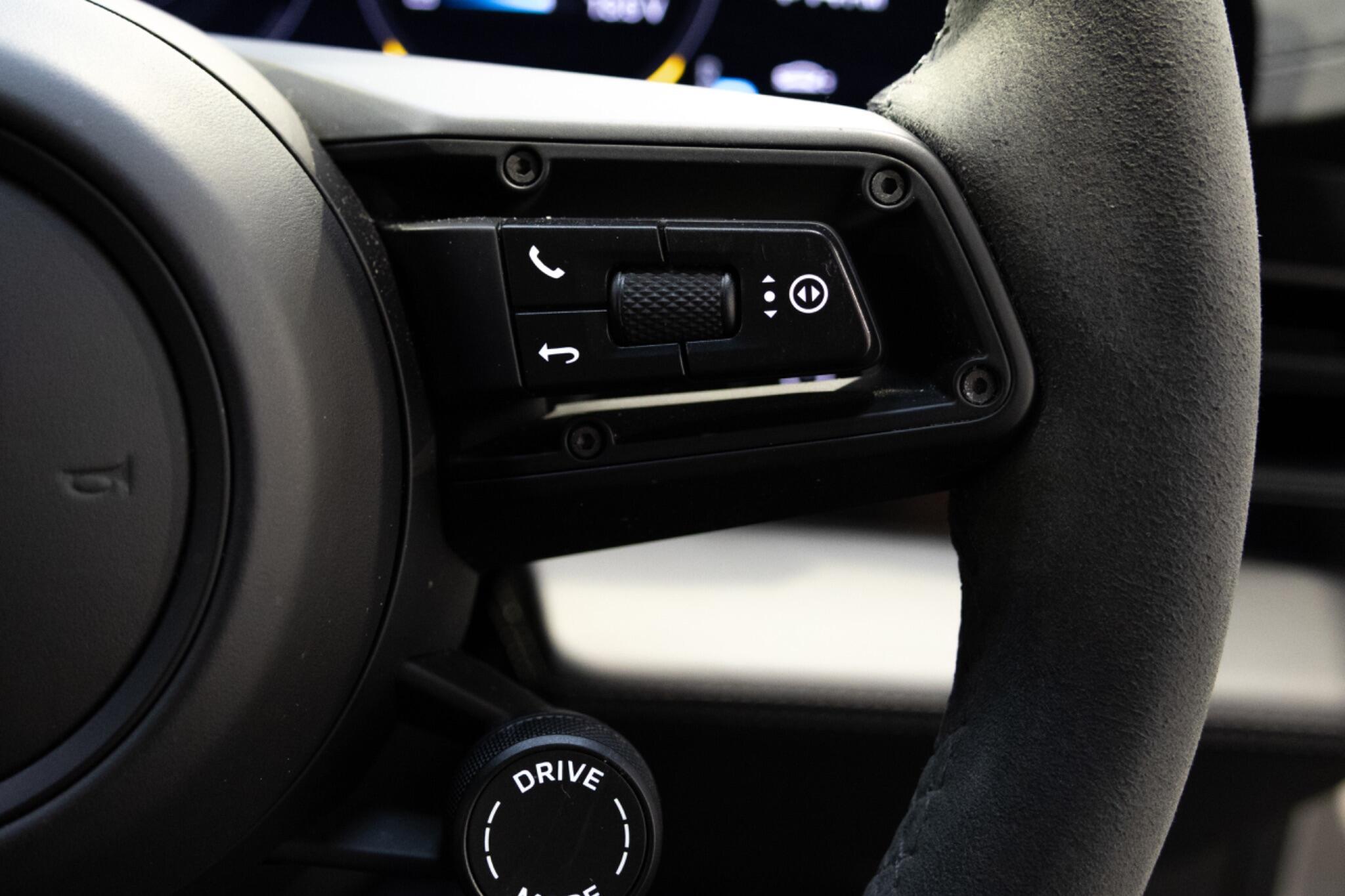 Porsche Taycan - Image 26