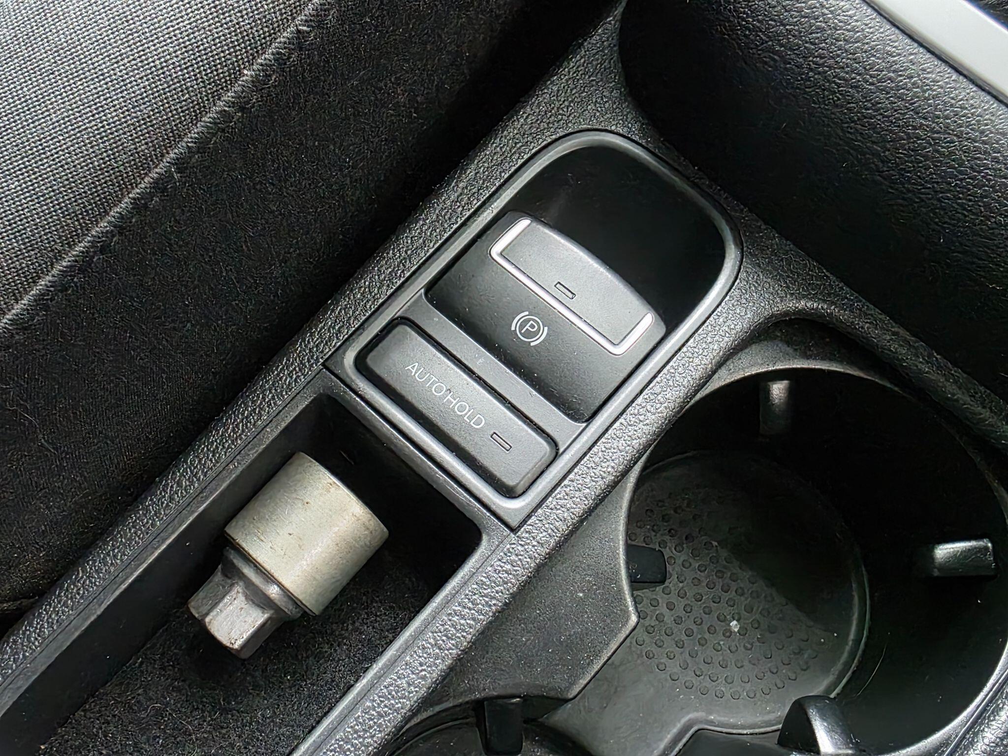 Volkswagen Tiguan - Image 25