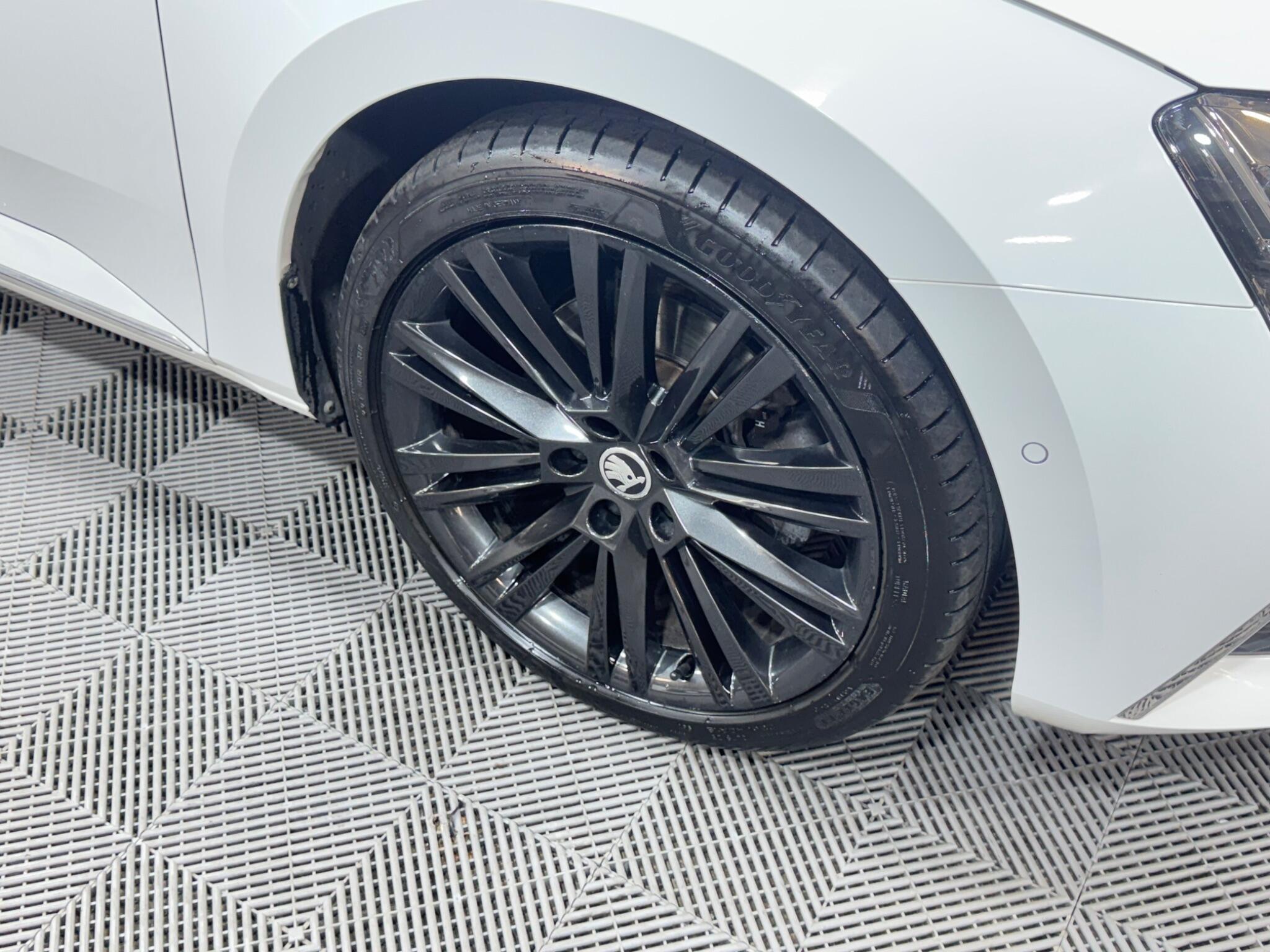 Skoda Superb - Image 14