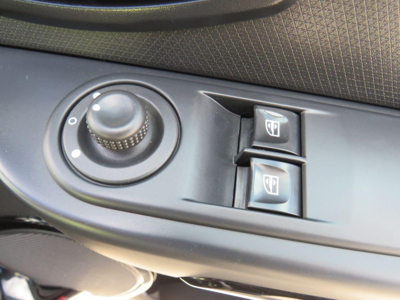 Renault Clio - Image 20