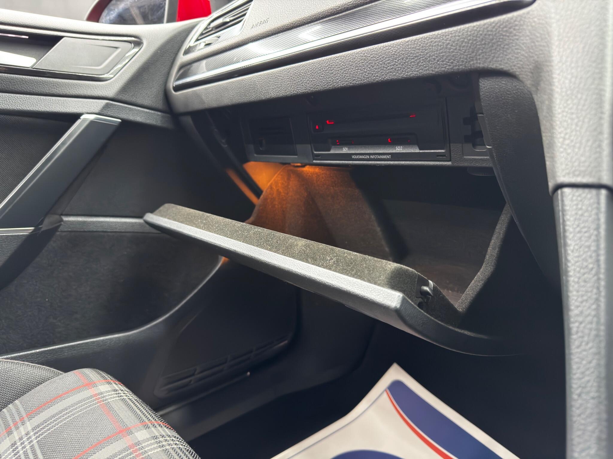 Volkswagen Golf - Image 37