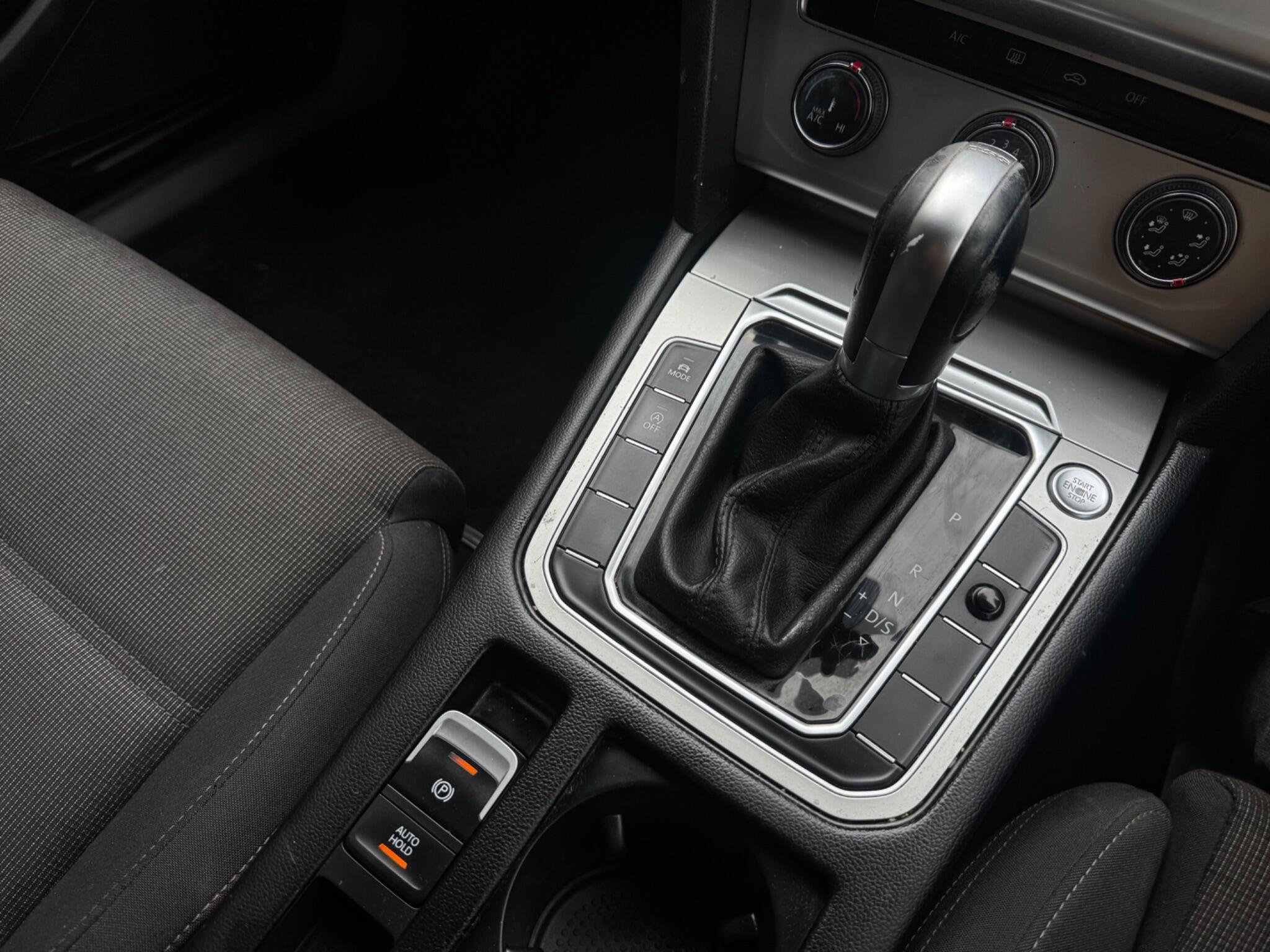 Volkswagen Passat - Image 9