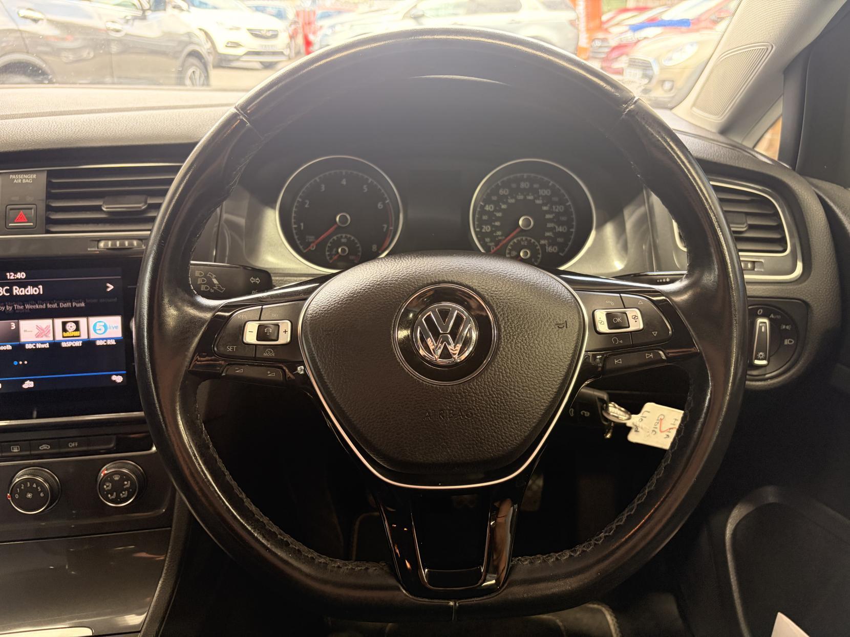 Volkswagen Golf - Image 20