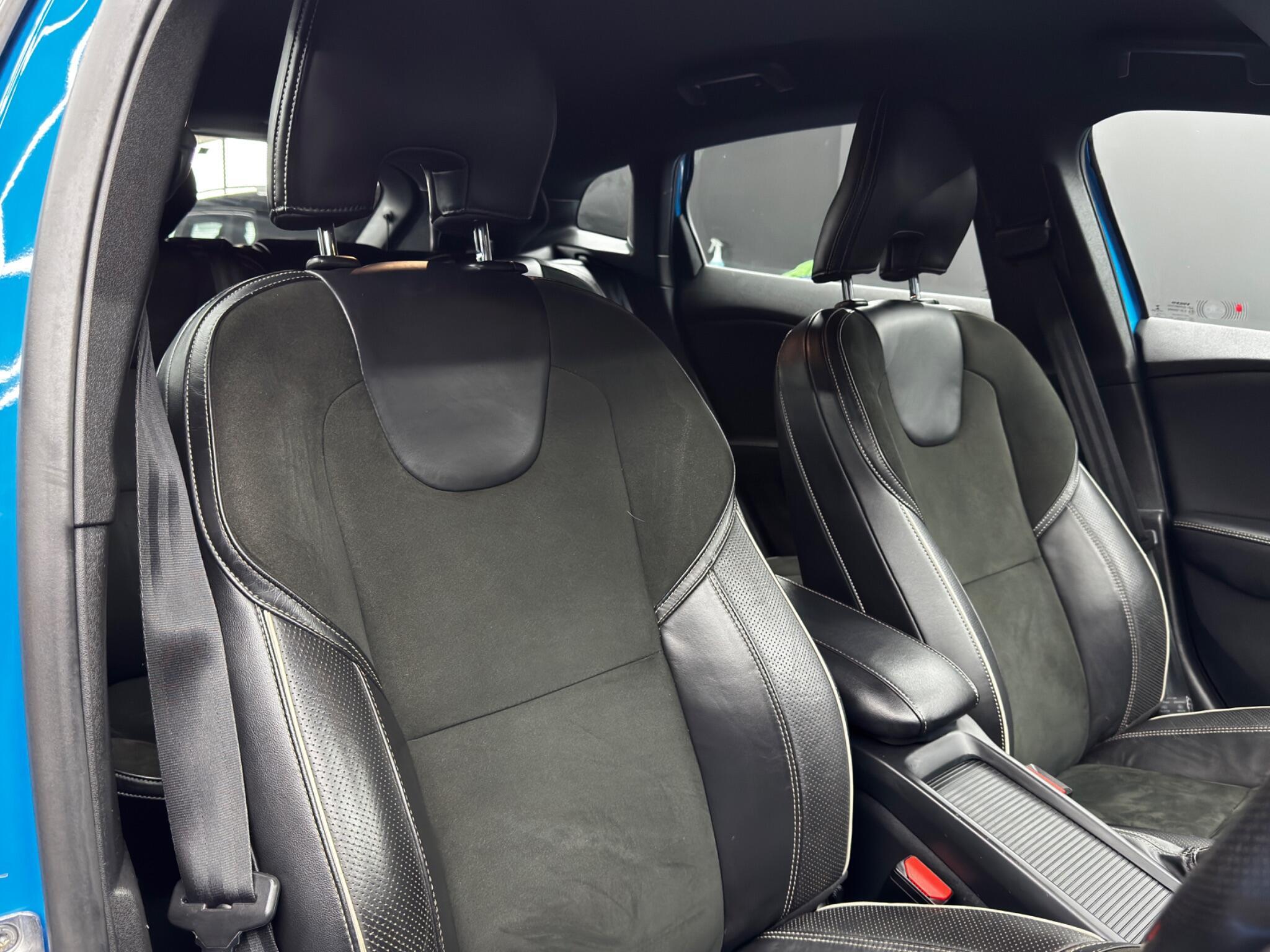 Volvo V40 - Image 12