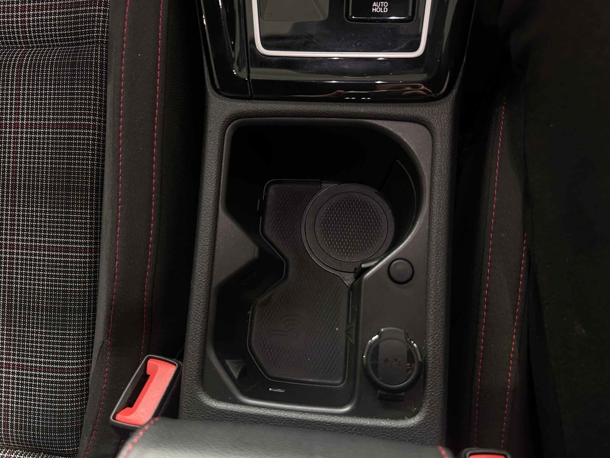 Volkswagen Golf - Image 12