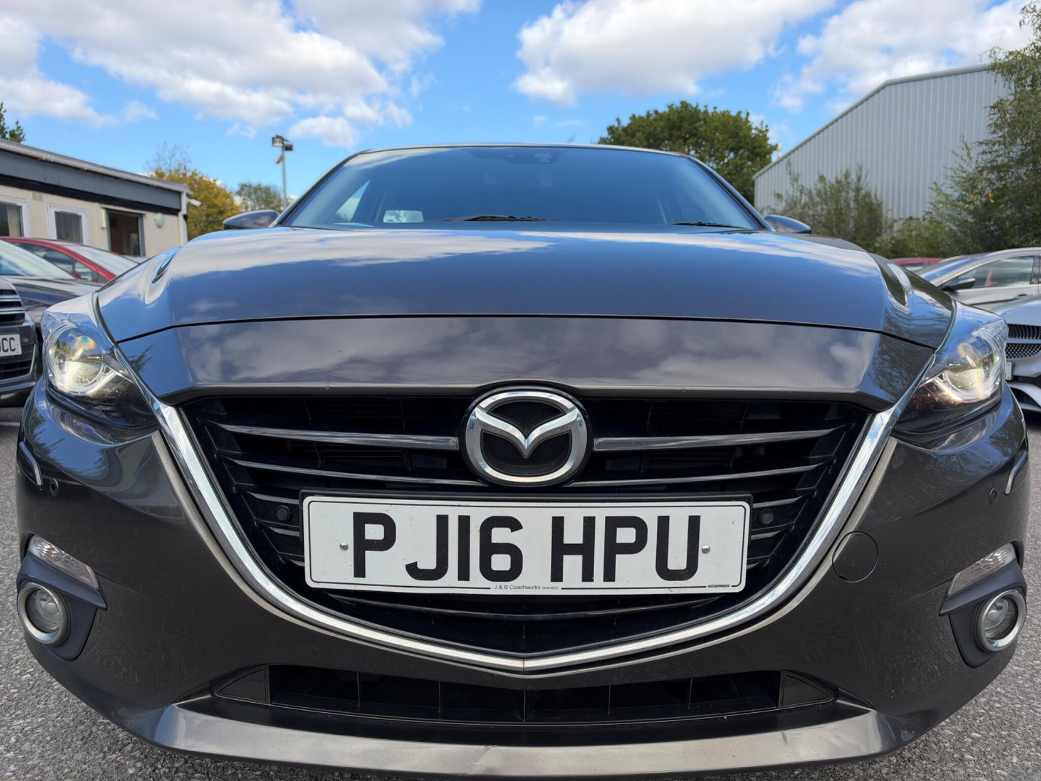 Mazda MAZDA3 - Image 2