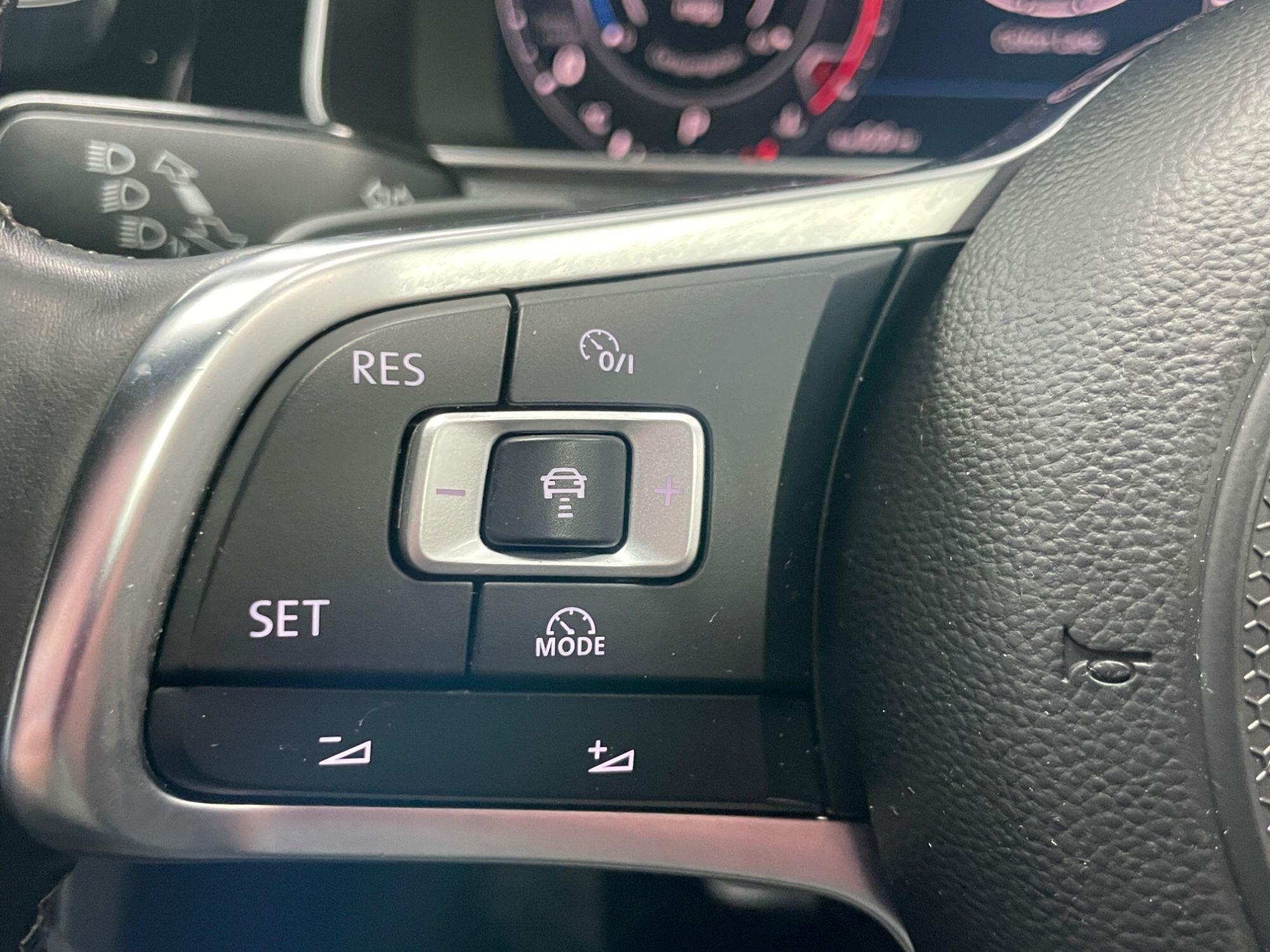 Volkswagen Golf - Image 35