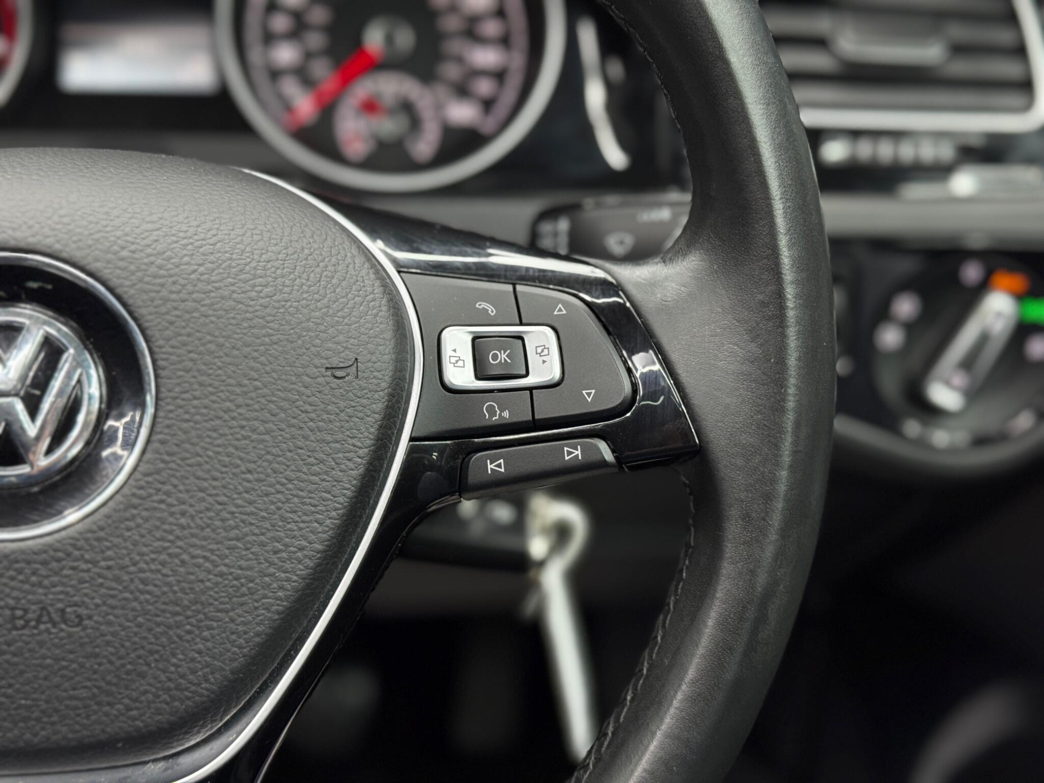 Volkswagen Golf - Image 21