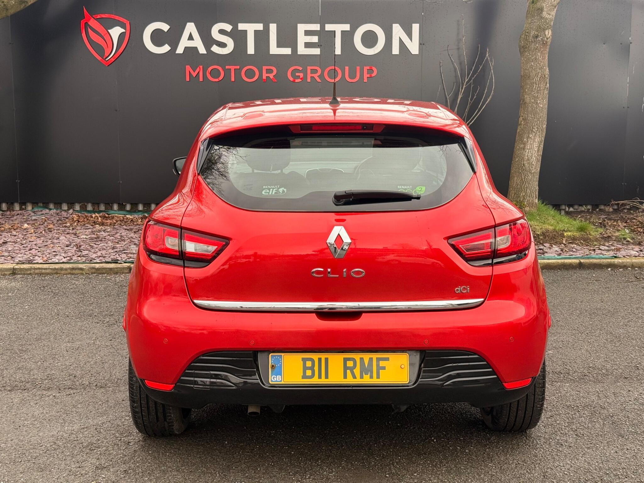 Renault Clio - Image 19