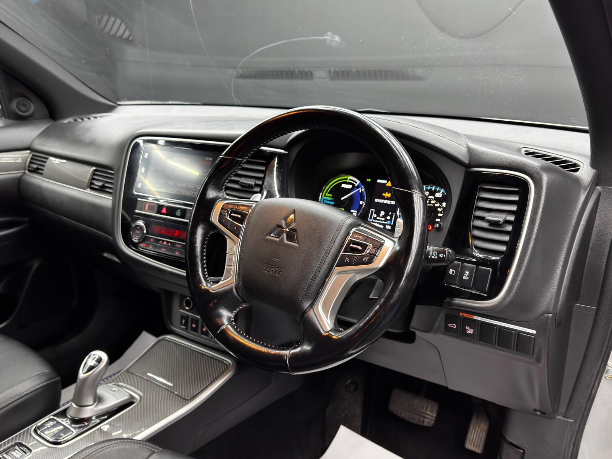 Mitsubishi Outlander - Image 9