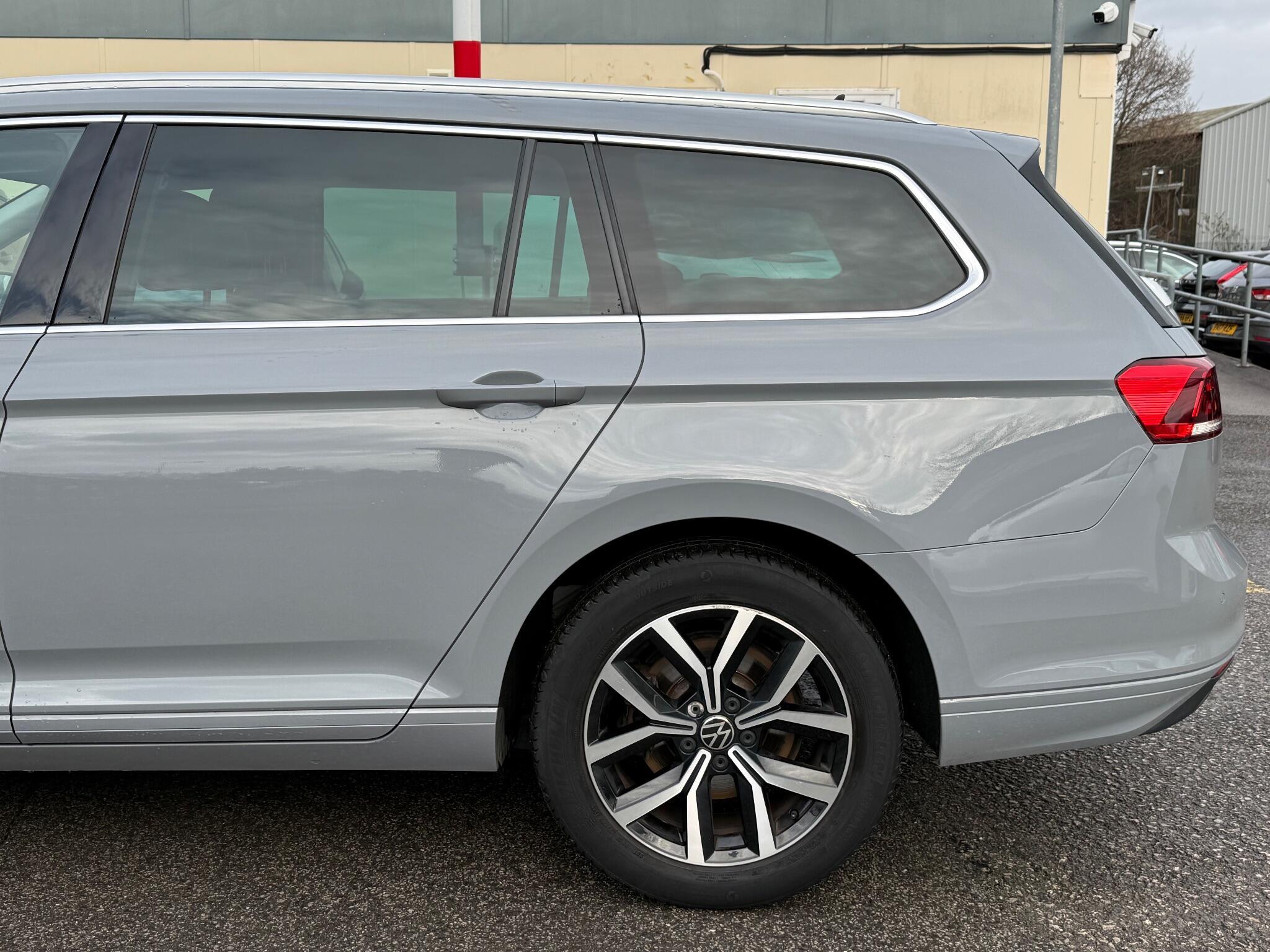 Volkswagen Passat - Image 9