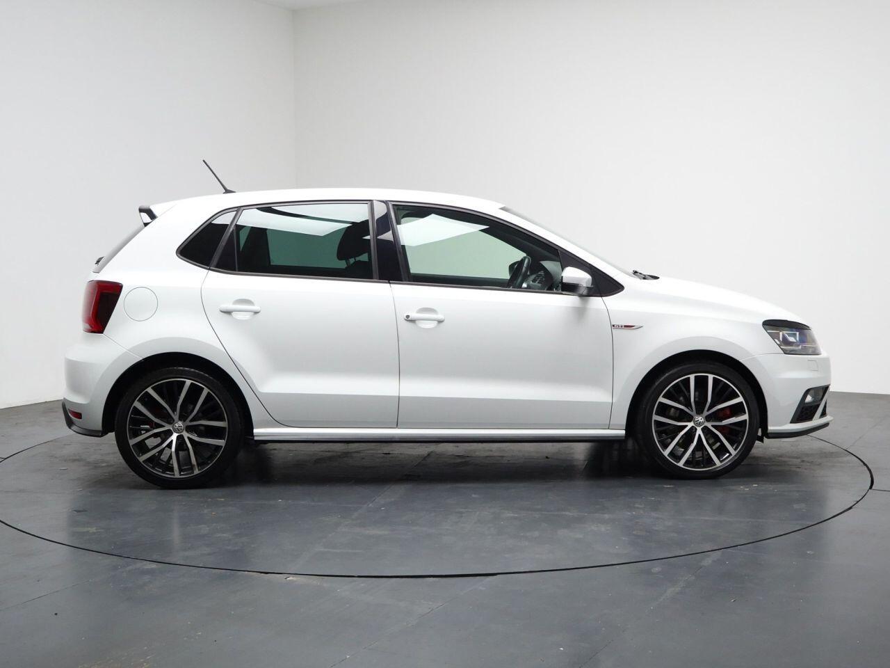 Volkswagen Polo - Image 14