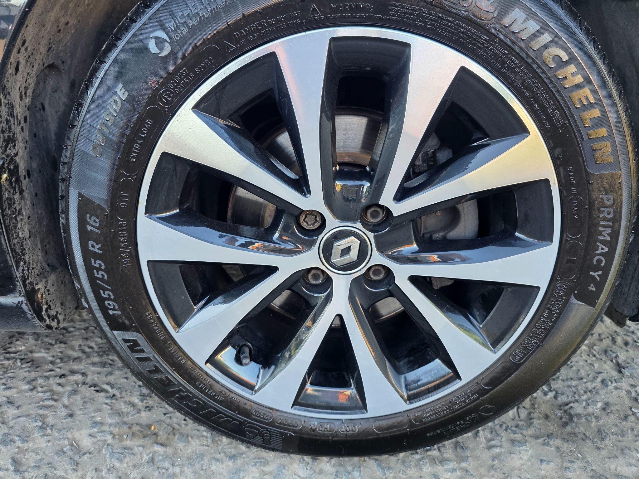 Renault Clio - Image 41