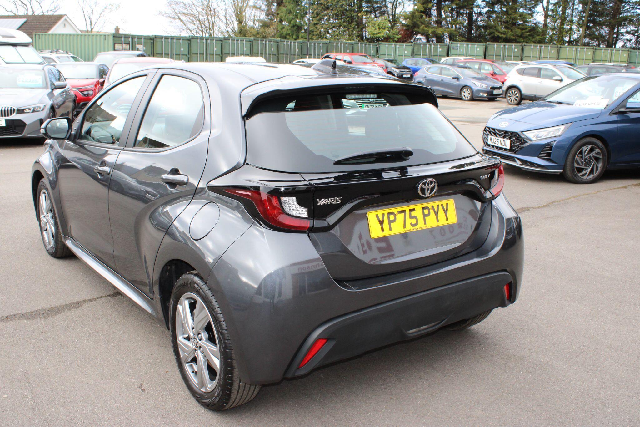 Toyota Yaris - Image 14