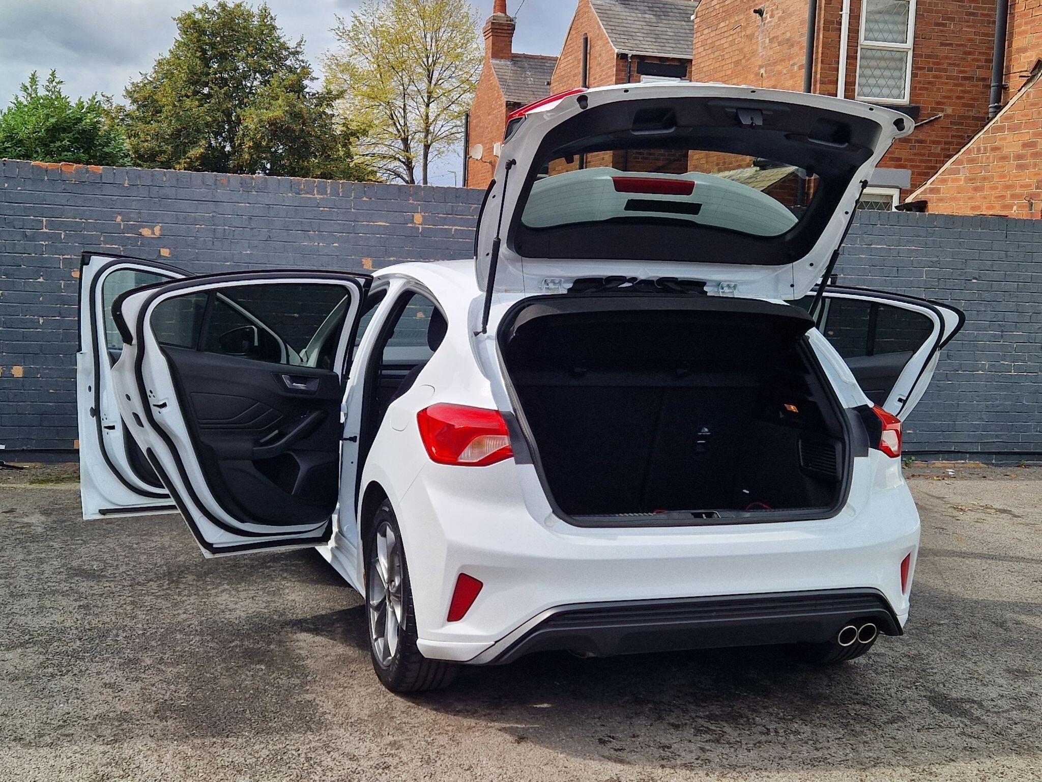 Ford Focus - Image 20