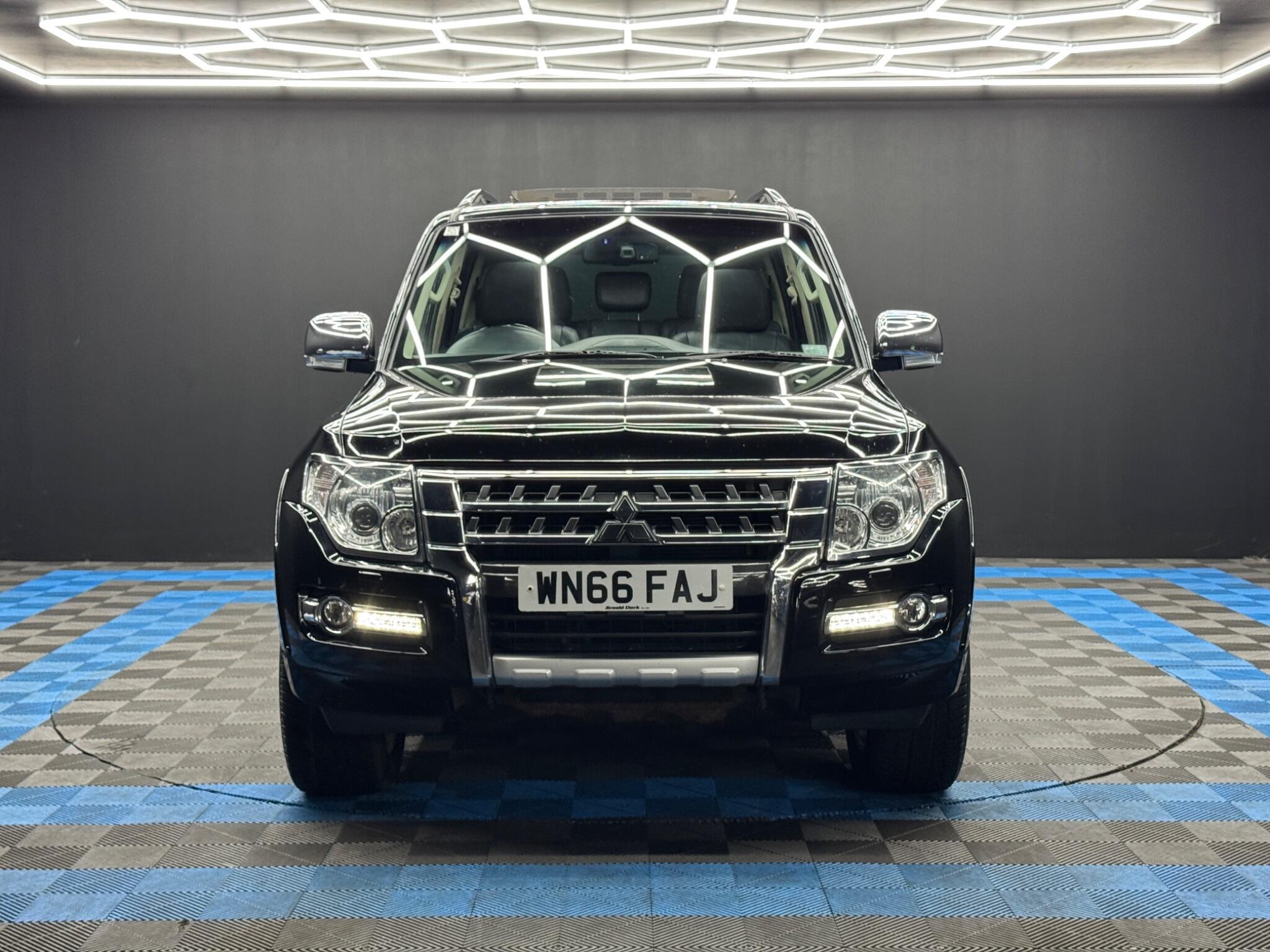 Mitsubishi Shogun - Image 2