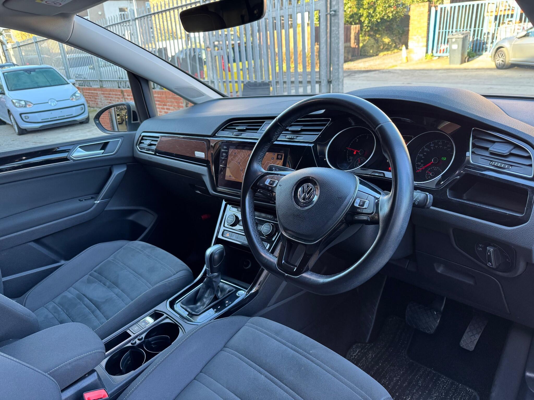 Volkswagen Touran - Image 27