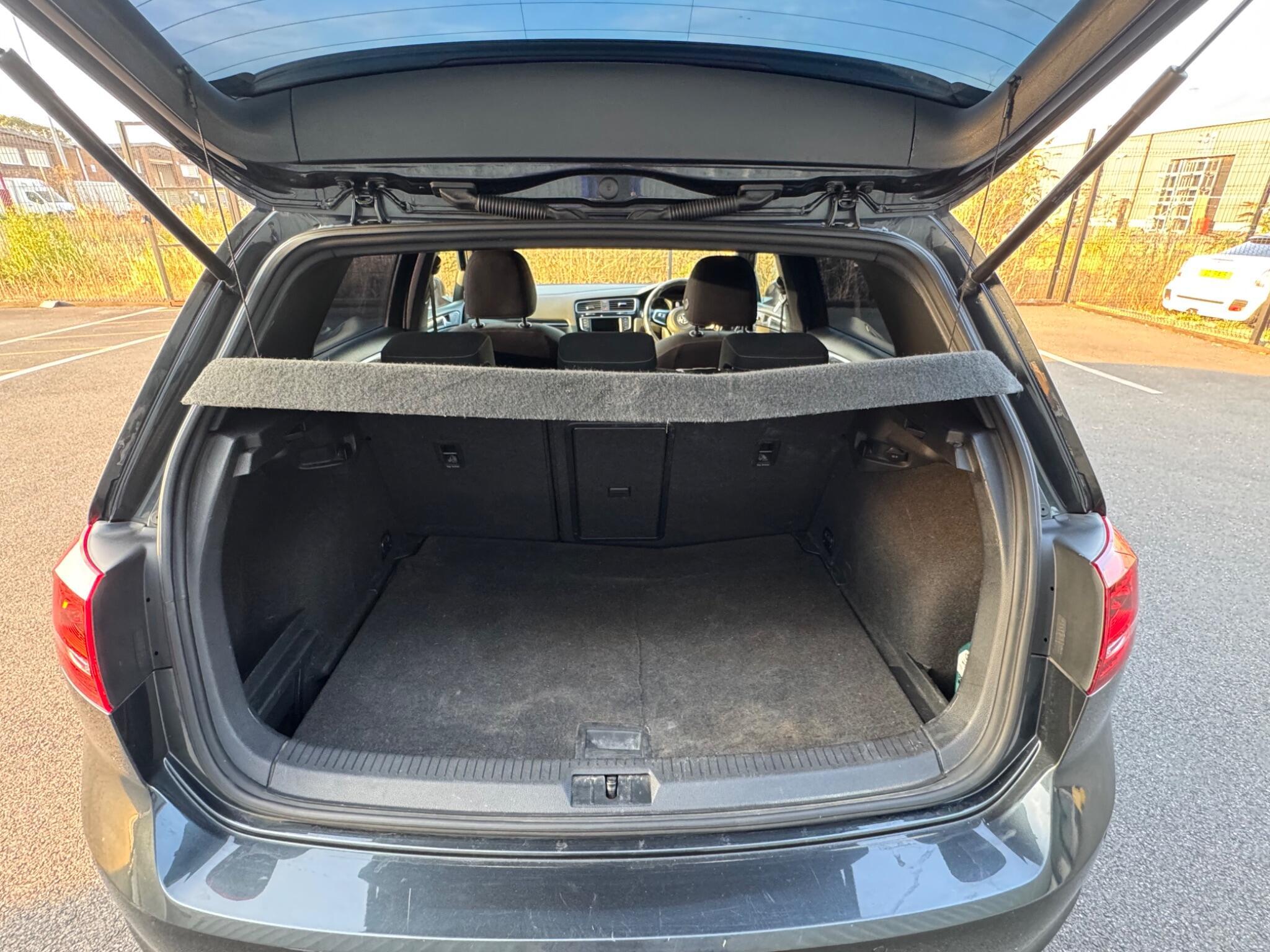 Volkswagen Golf - Image 14
